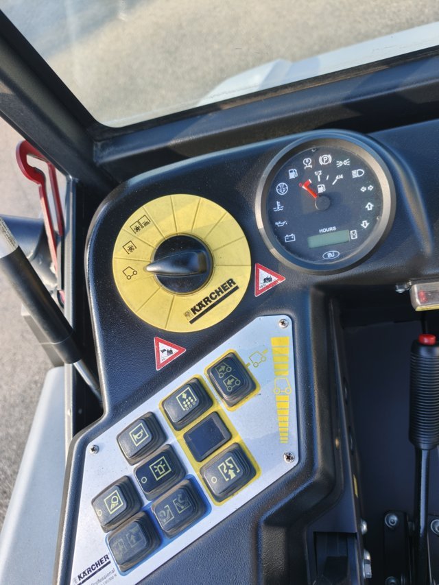 Spazzatrice motoscopa Karcher KM 130/300 in vendita - foto 2