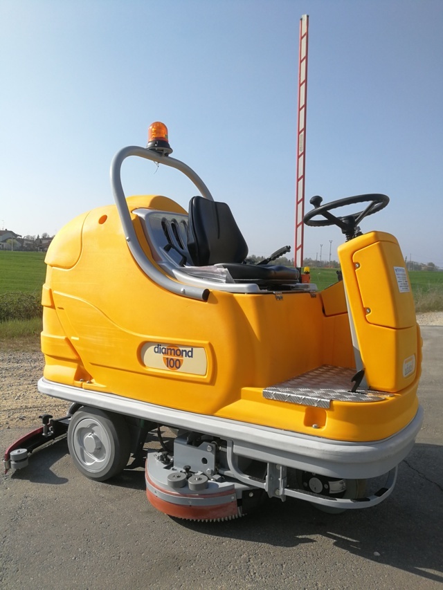 Lavapavimenti Adiatek Diamond 100 - ride -on scrubber in vendita - foto 10