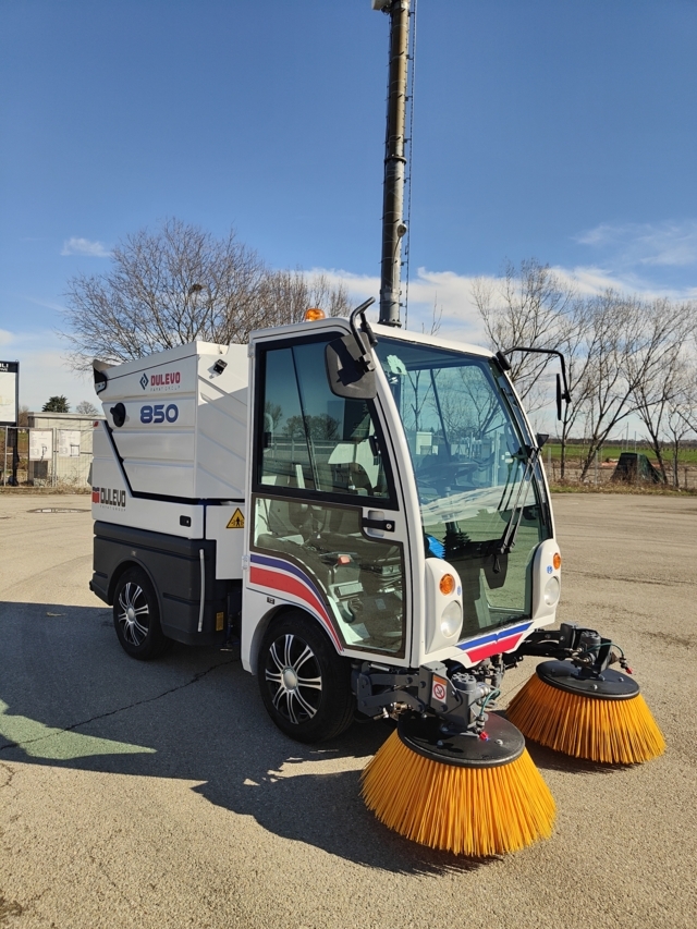 Spazzatrice stradale road sweeper  in vendita - foto 13