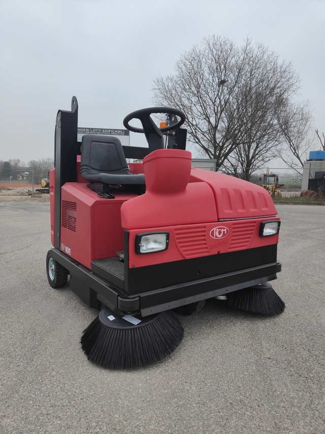 Motoscopa spazzatrice ride-on sweeper in vendita - foto 1