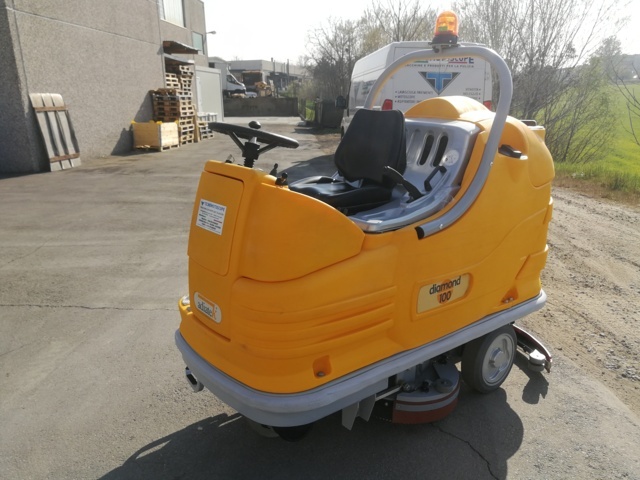 Lavapavimenti Adiatek Diamond 100 - ride -on scrubber in vendita - foto 8