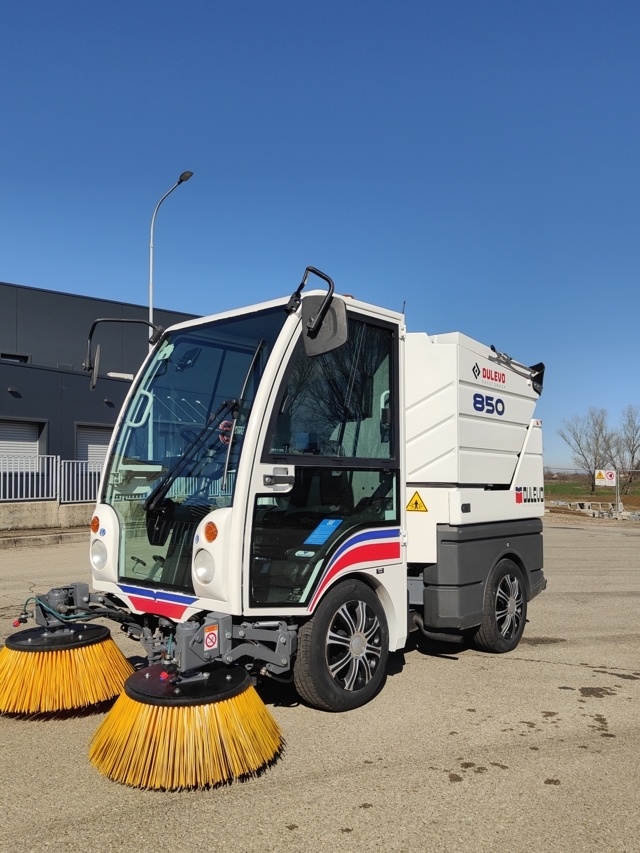 Spazzatrice stradale road sweeper  in vendita - foto 14