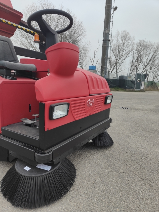 Motoscopa spazzatrice ride-on sweeper in vendita - foto 11