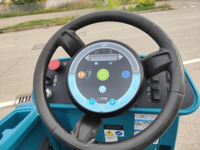 Lavapavimenti Tennant T17 in vendita - foto 7