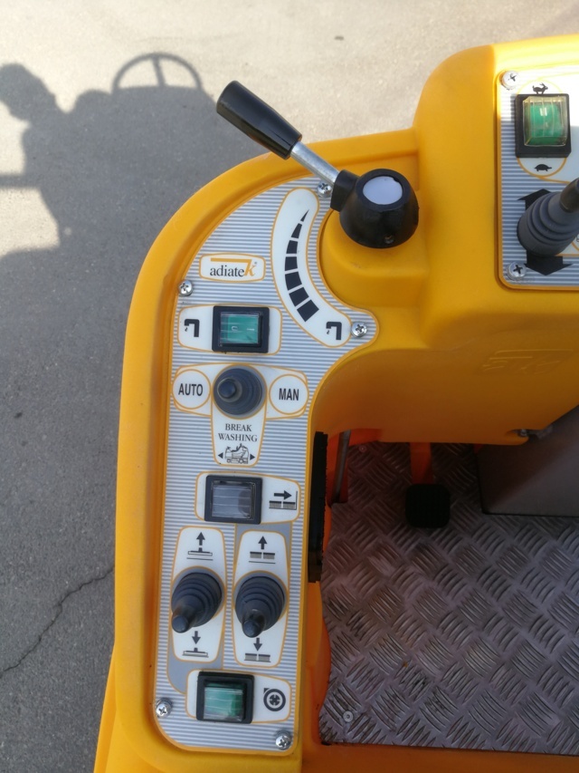 Lavapavimenti Adiatek Diamond 100 - ride -on scrubber in vendita - foto 4