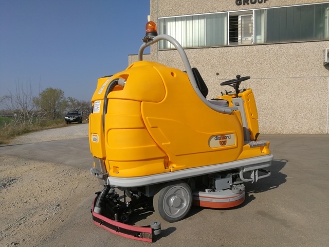 Lavapavimenti Adiatek Diamond 100 - ride -on scrubber in vendita - foto 7