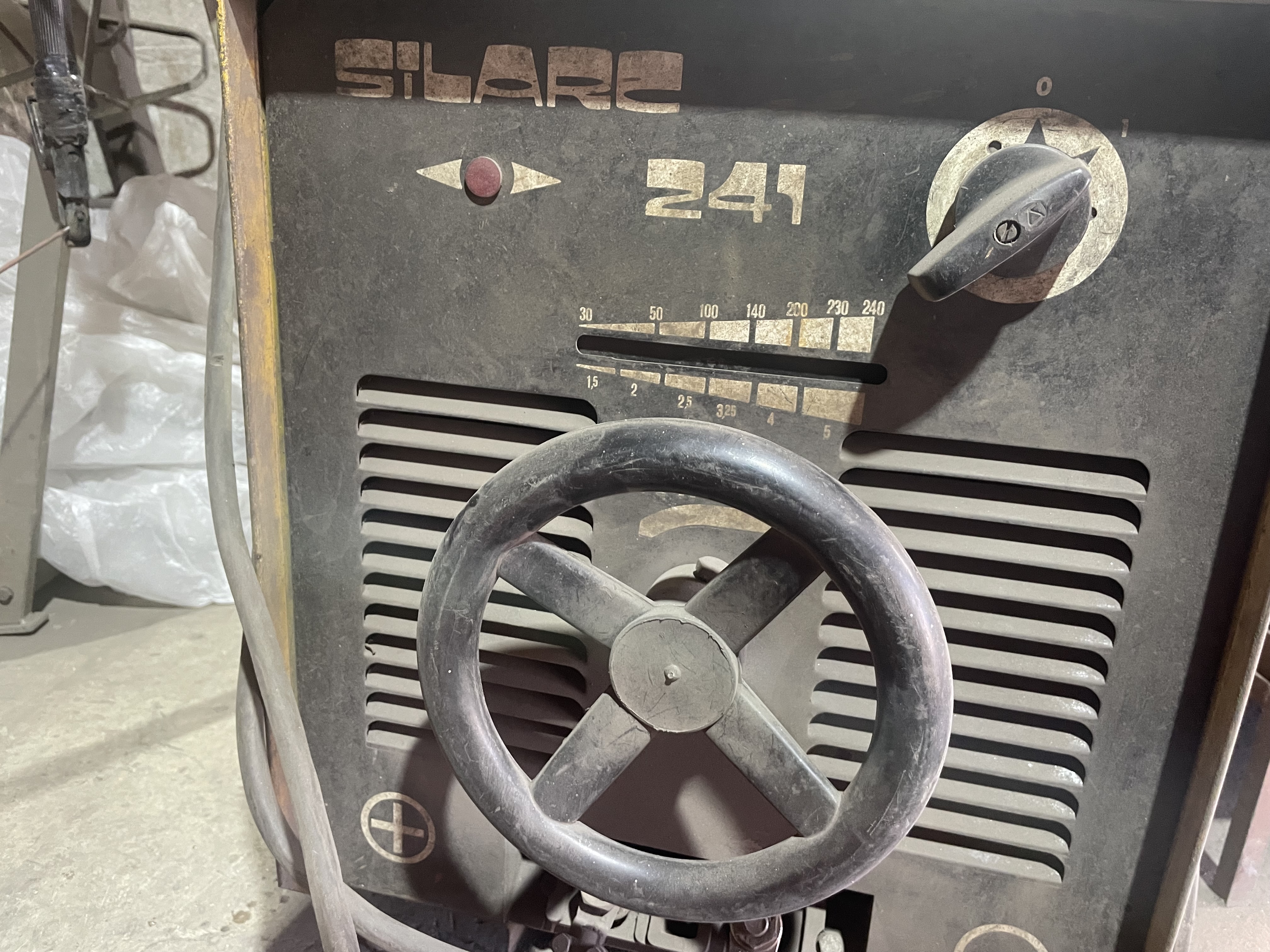 Saldatrice ad elettrodi in vendita - foto 3