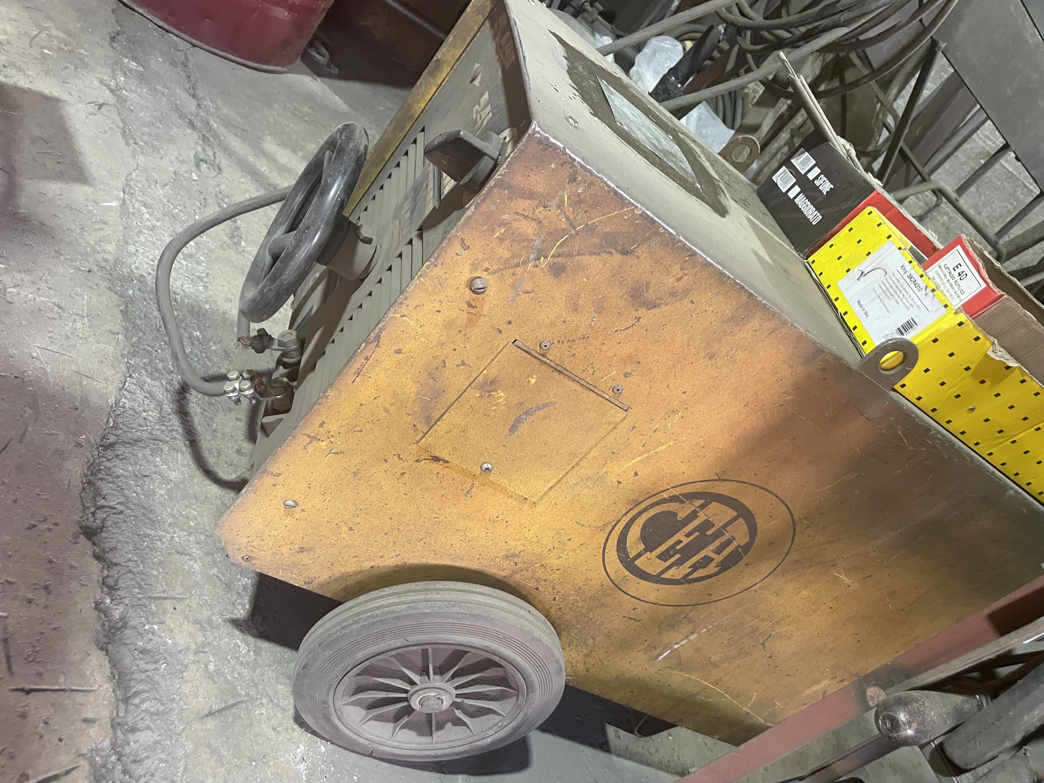 Saldatrice ad elettrodi in vendita - foto 4