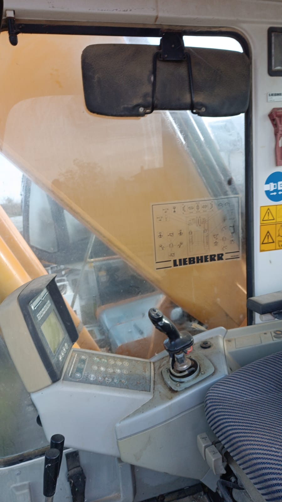 Vendo escavatore cingolato Liebherr 924 litronic  in vendita - foto 4