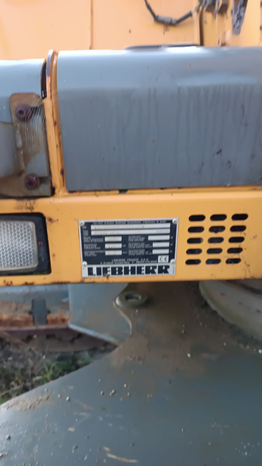 Vendo escavatore cingolato Liebherr 924 litronic  in vendita - foto 5