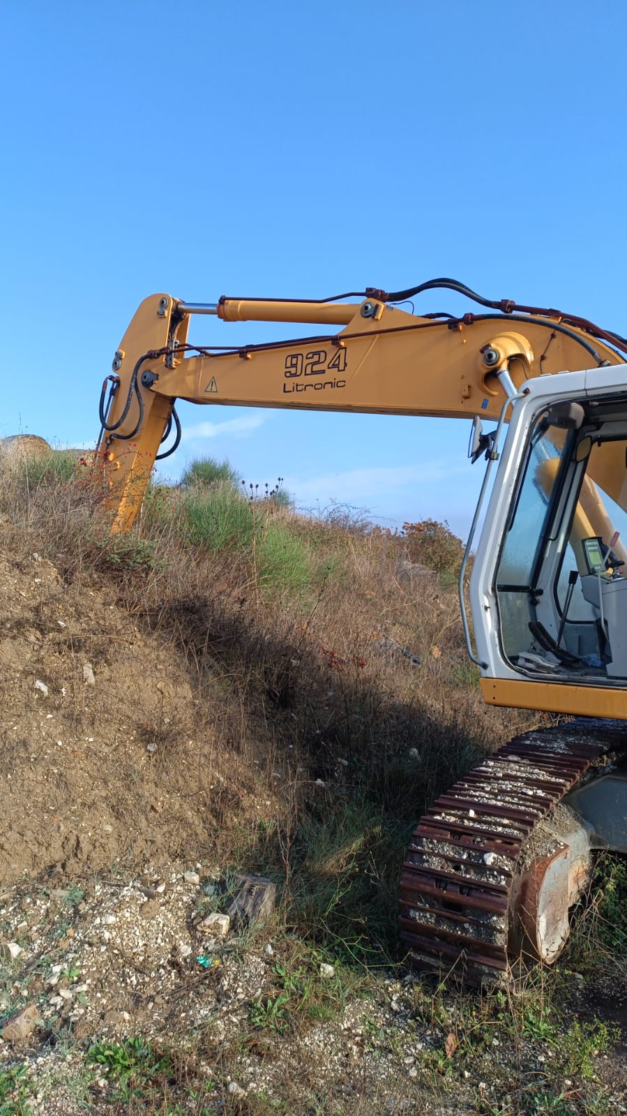 Vendo escavatore cingolato Liebherr 924 litronic  in vendita - foto 1