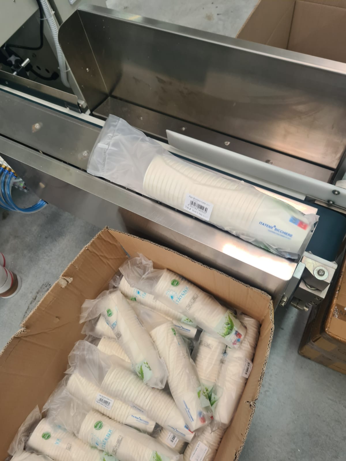 Linea di produzione bicchieri in carta in vendita - foto 11