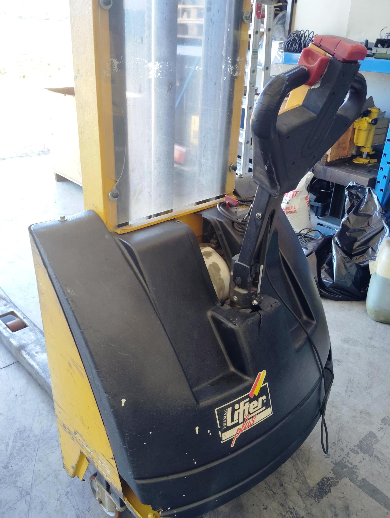 Transpallet a timone LIFTER mod GX 12/29 PLUS CE 2001  in vendita - foto 2