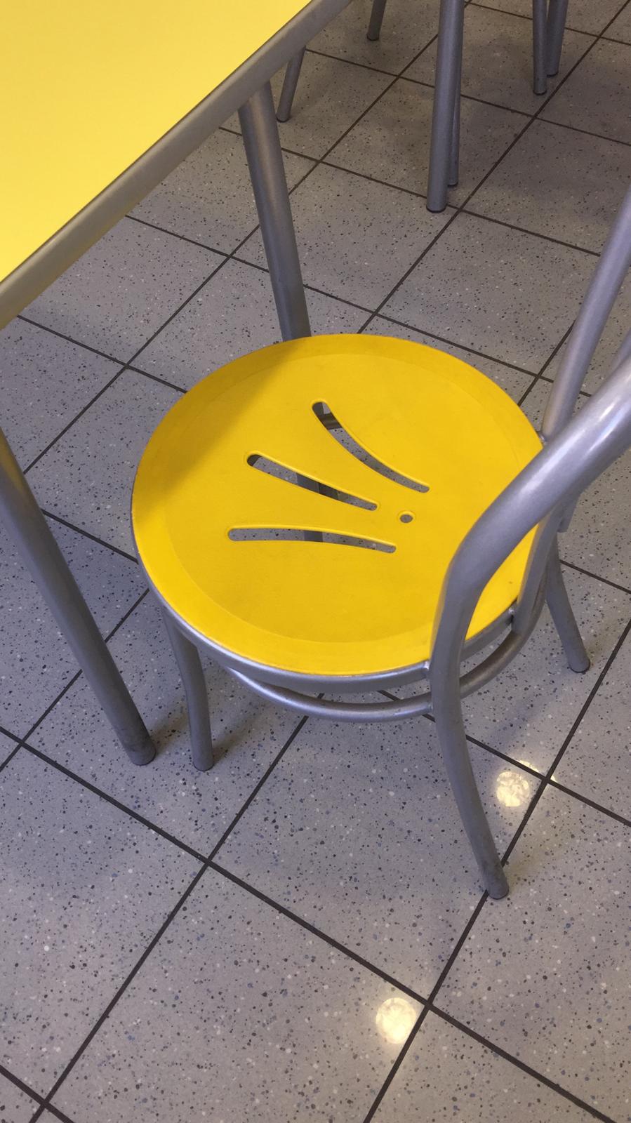 VENDO SEDIE E TAVOLINI BAR in vendita - foto 2