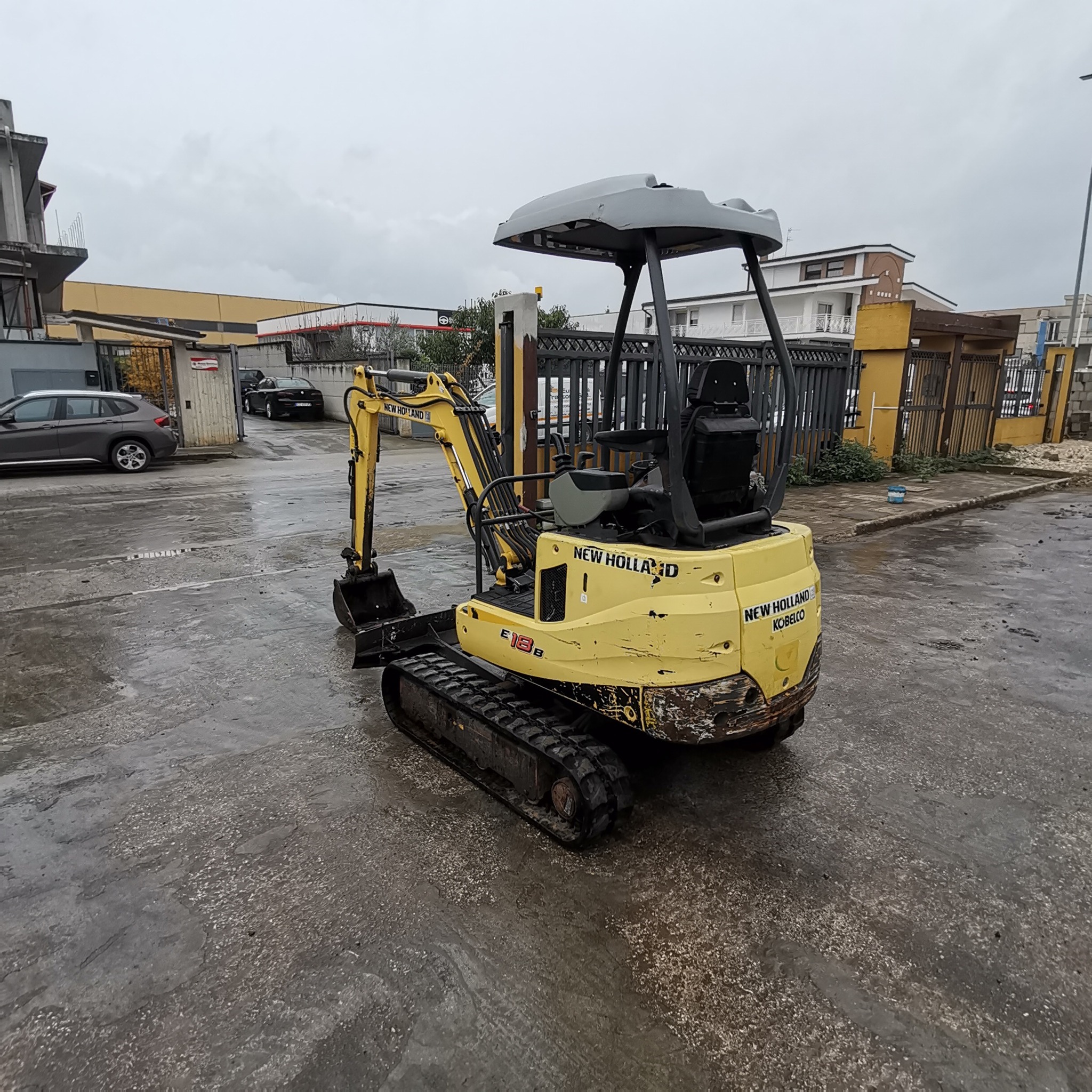 Miniescavatore NEW HOLLAND E18B in vendita - foto 5