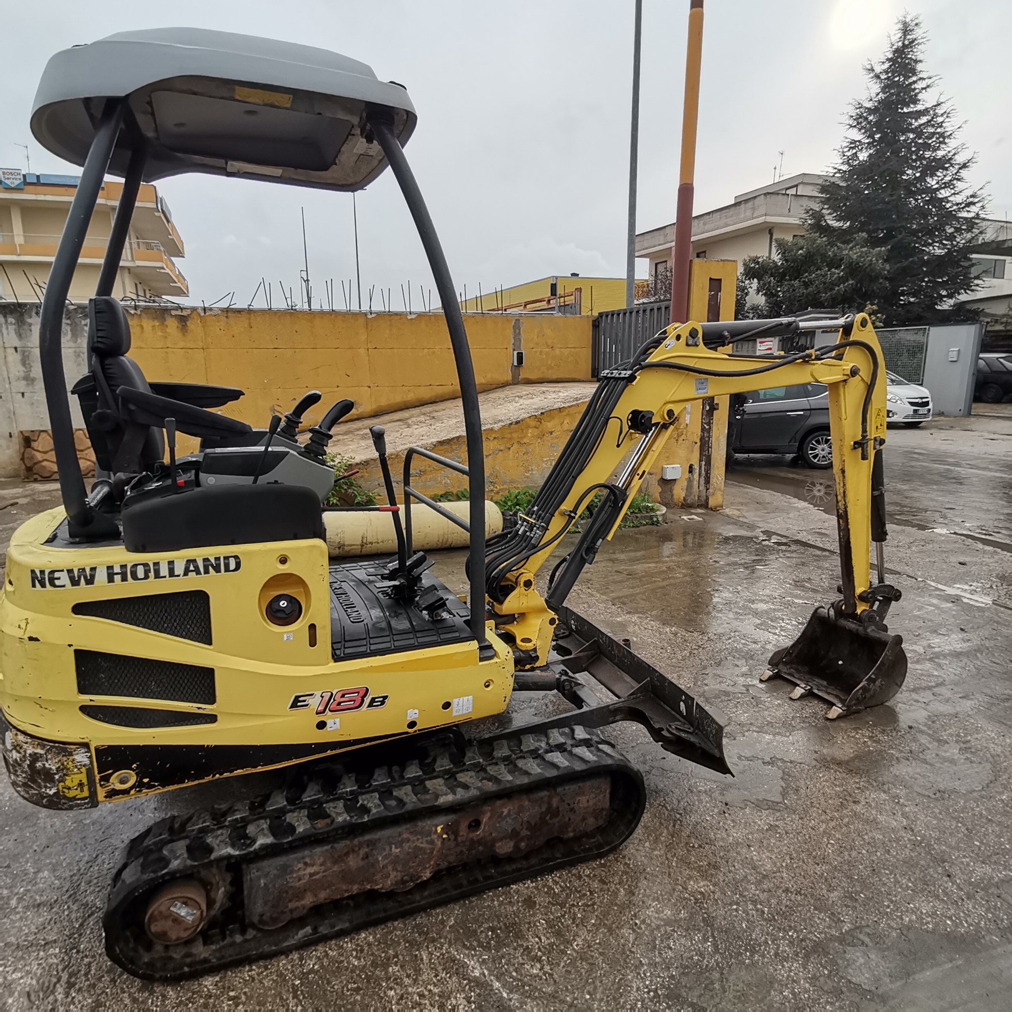 Miniescavatore NEW HOLLAND E18B in vendita - foto 2