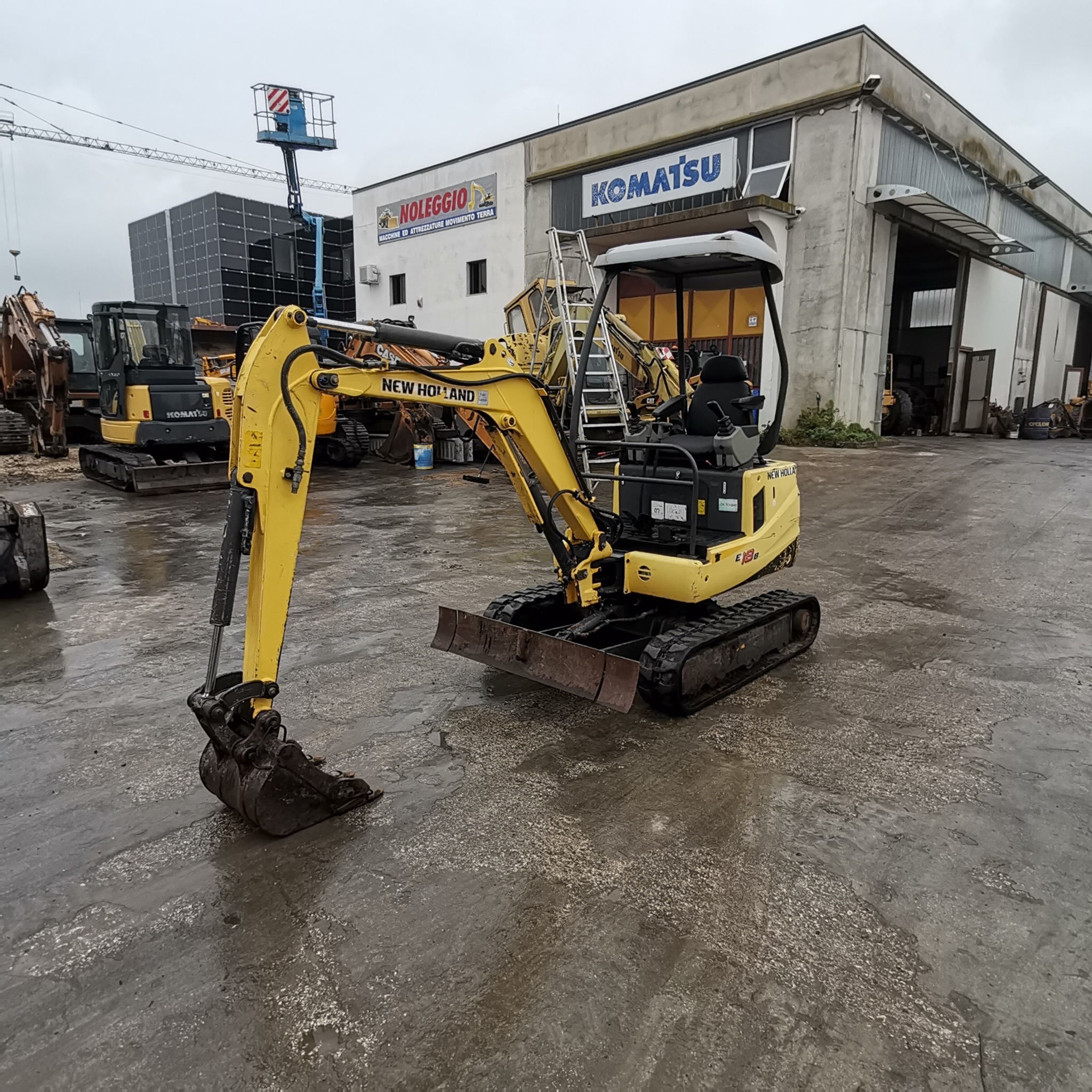 Miniescavatore NEW HOLLAND E18B in vendita - foto 1