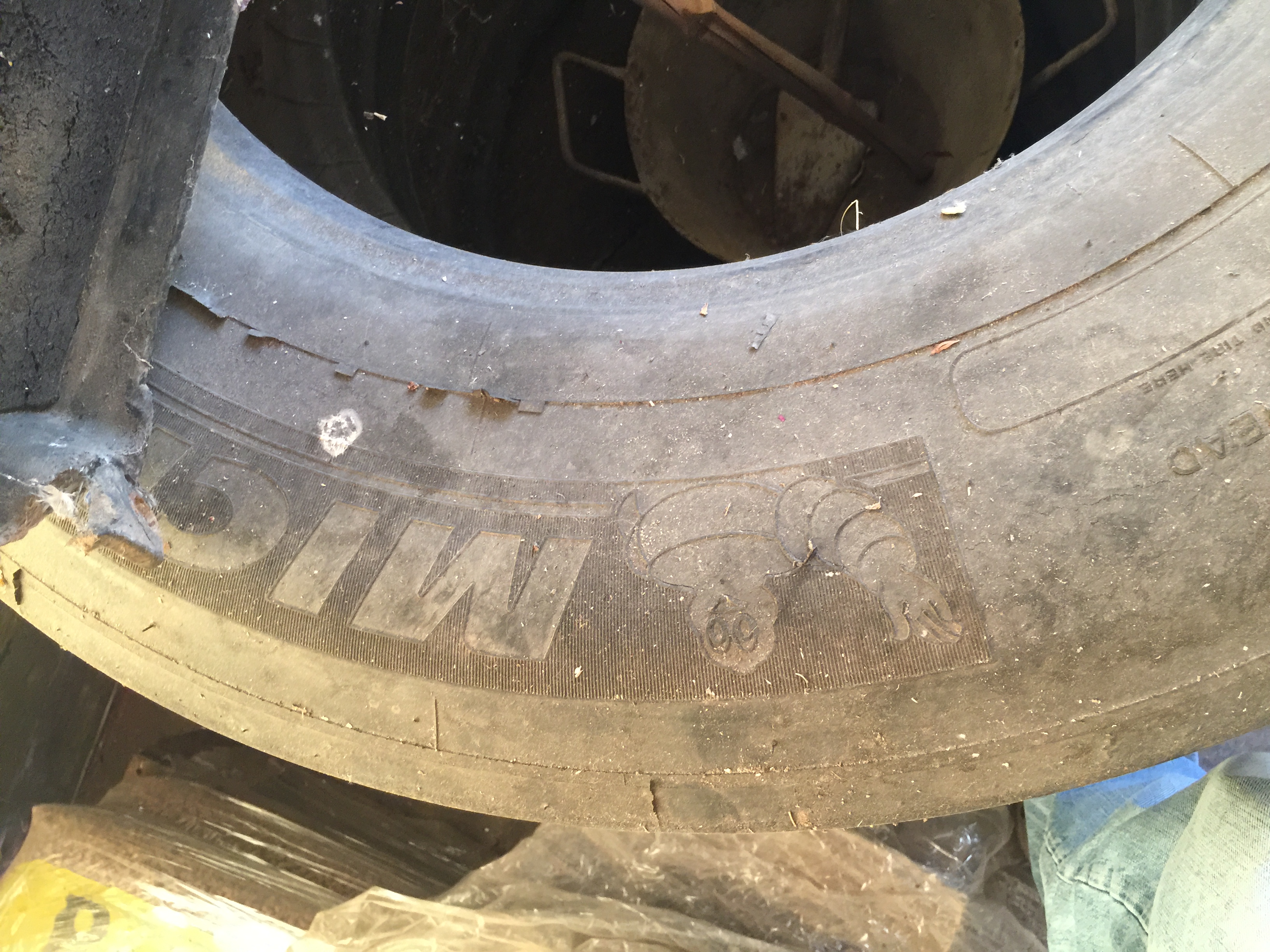 gomme 385/55/22.5 in vendita - foto 3