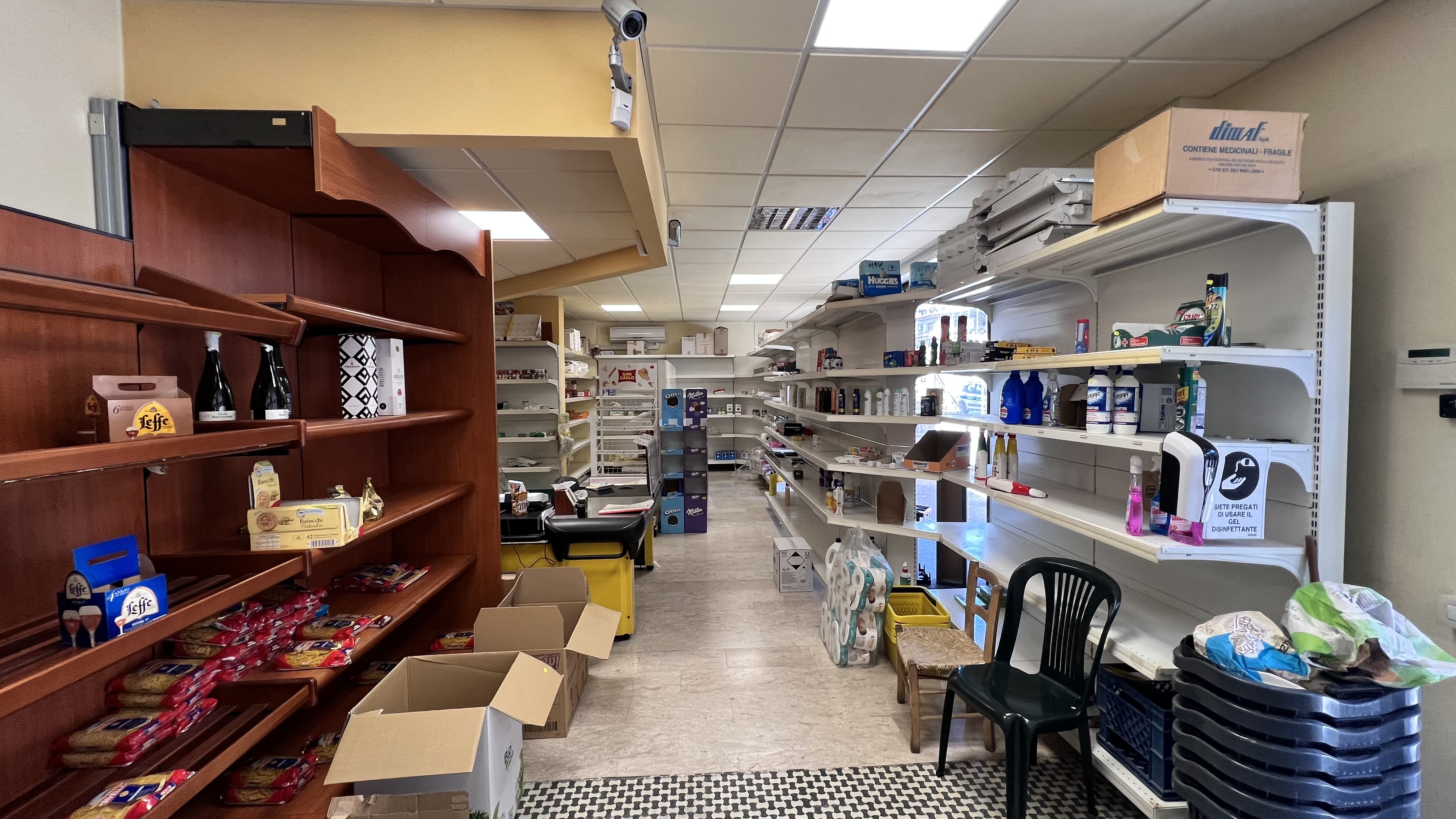 Arredamento e attrezzature negozio alimentari  in vendita - foto 10