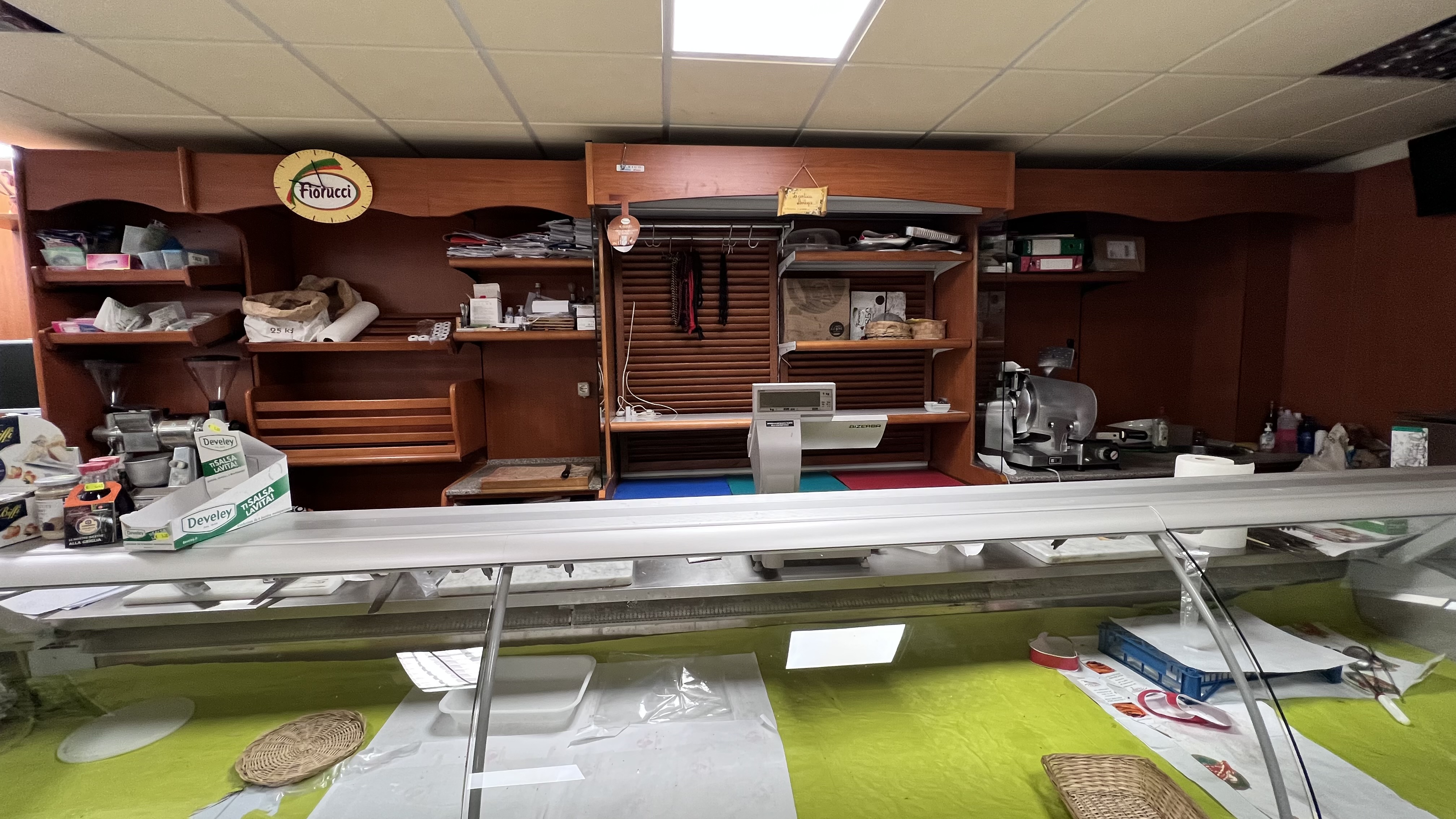 Arredamento e attrezzature negozio alimentari  in vendita - foto 3