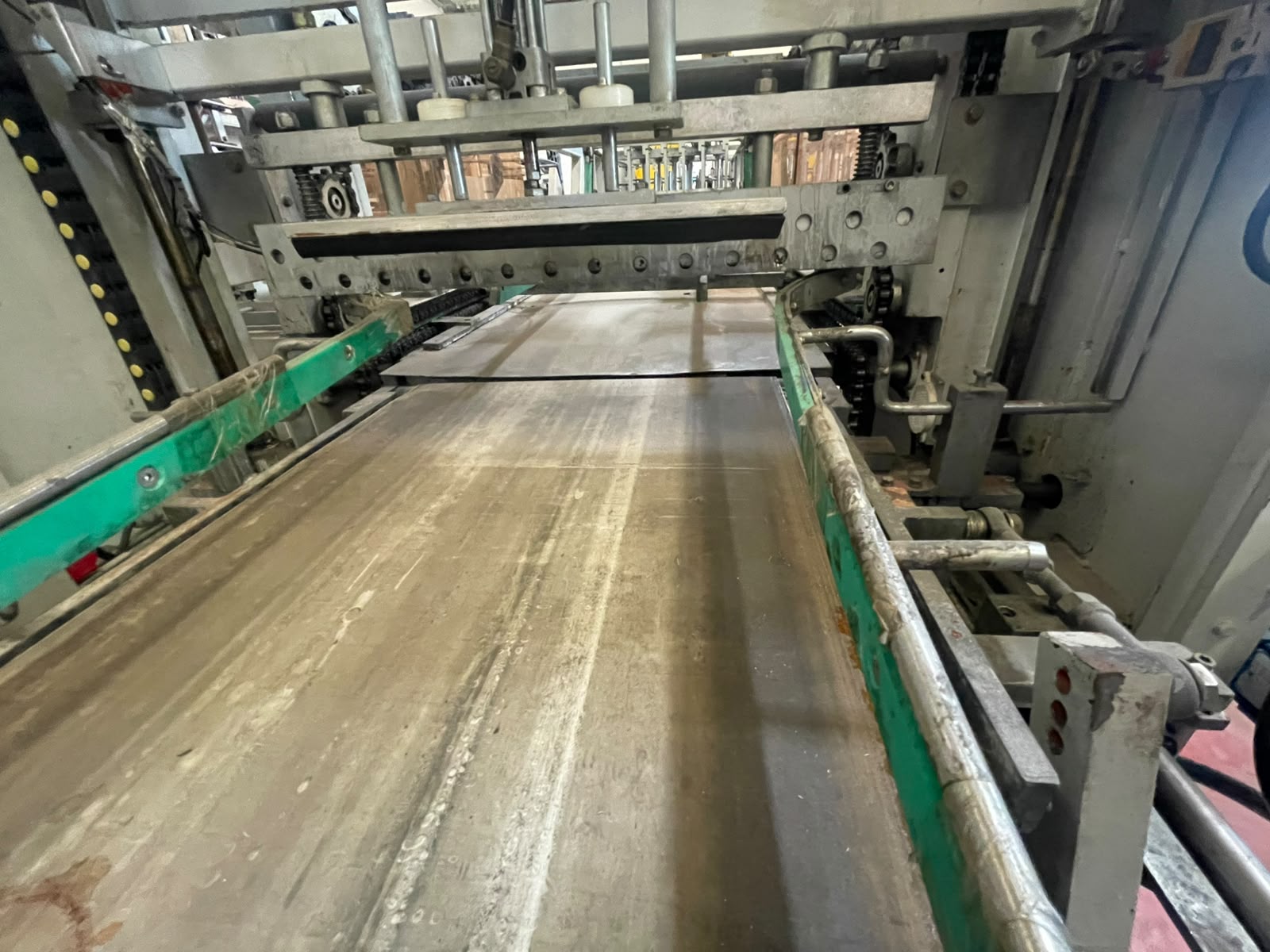 LInea confezionatrice semi automatica per bottiglie in vendita - foto 2