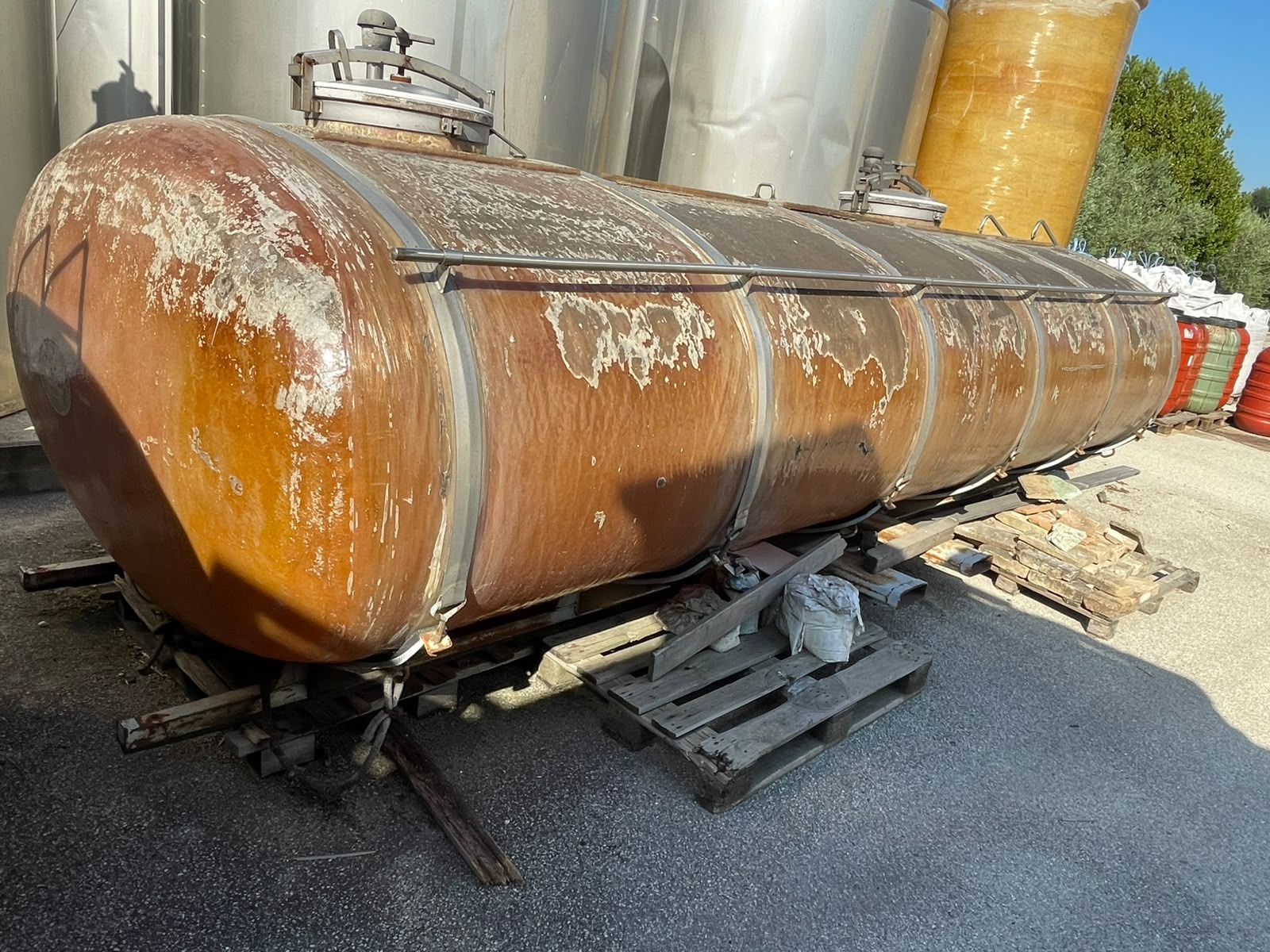 Cisterne in vetroresina per olio e/o vino in vendita - foto 3