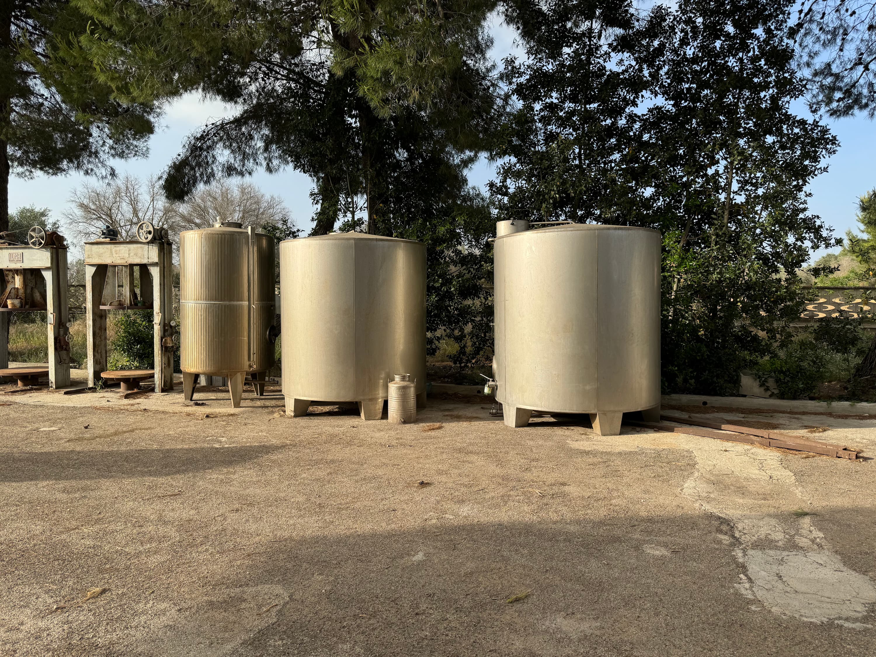 Silos acciaio inox della capienza di 90hl (9000 Litri) in vendita - foto 1