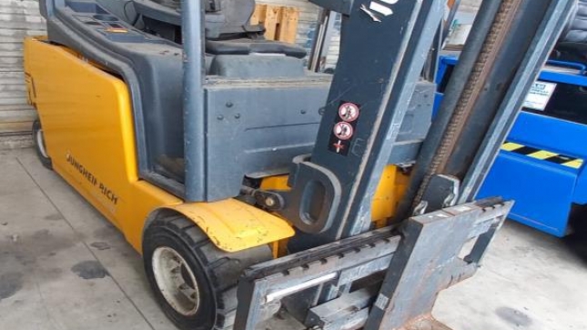 Carrelli elevatori in vendita