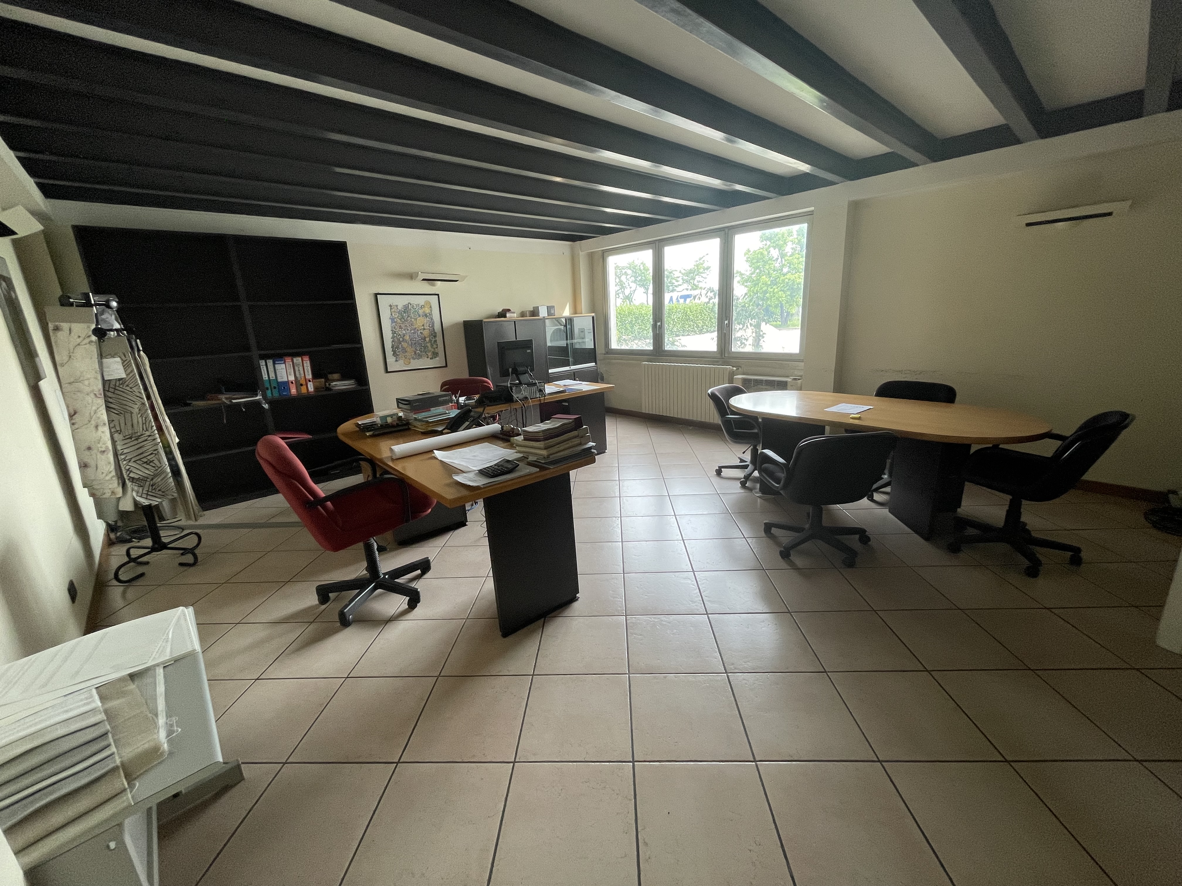  ARREDI D’UFFICIO E MACCHINE INFORMATICHE in vendita - foto 1