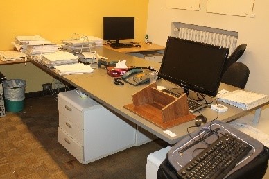 ARREDI D'UFFICIO E ATTREZZATURE INFORMATICHE in vendita - foto 1