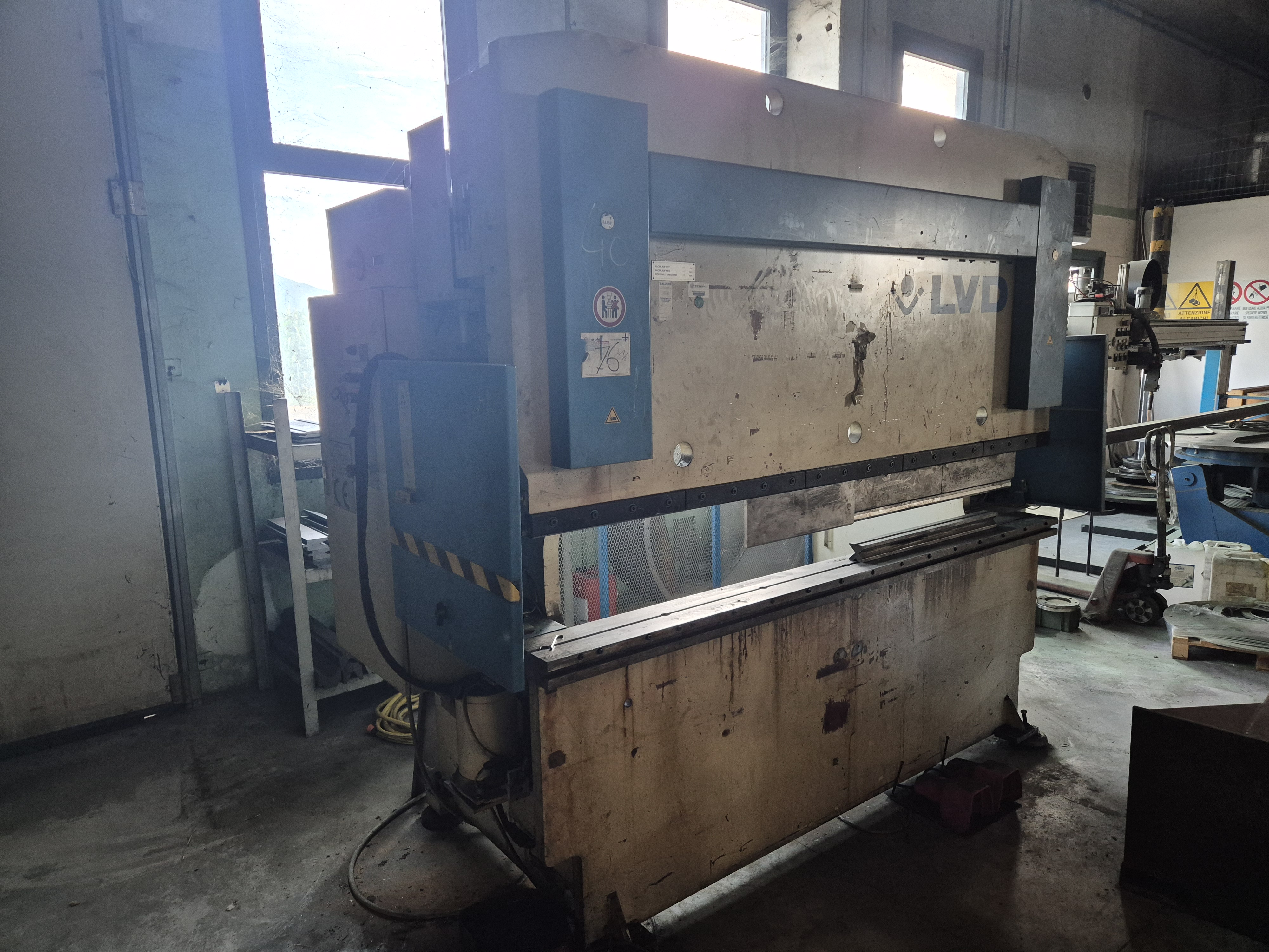PRESSA PIEGATRICE IDRAULICA "LVD" MOD. PPBL 2500/80 in vendita - foto 2