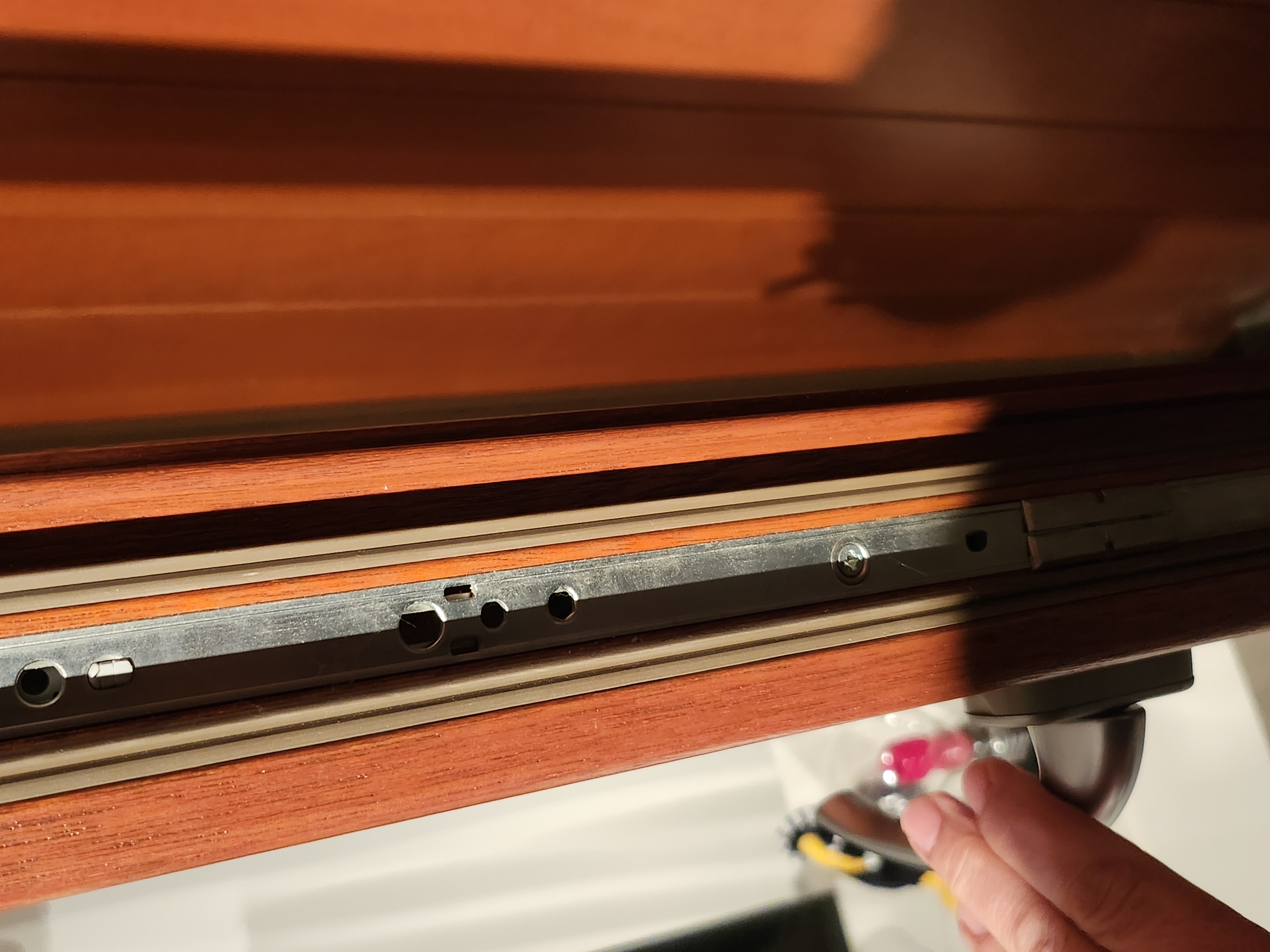 Infissi legno con zanzariera e scuretti in vendita - foto 9
