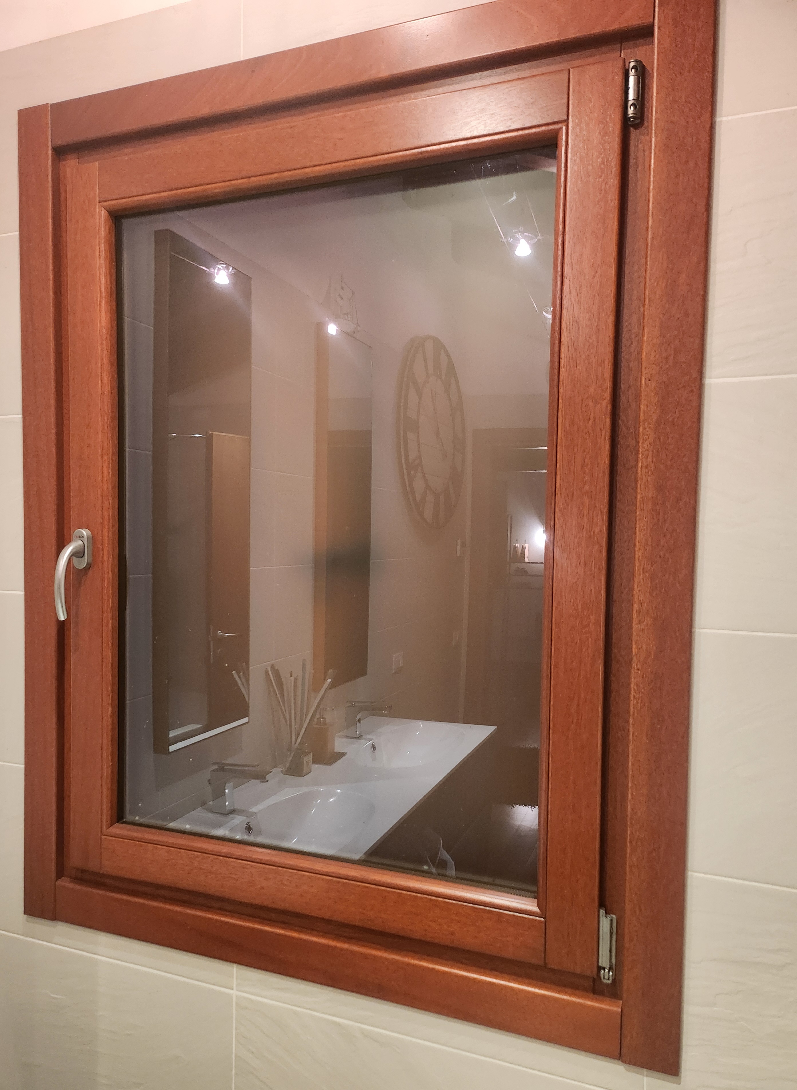 Infissi legno con zanzariera e scuretti in vendita - foto 4