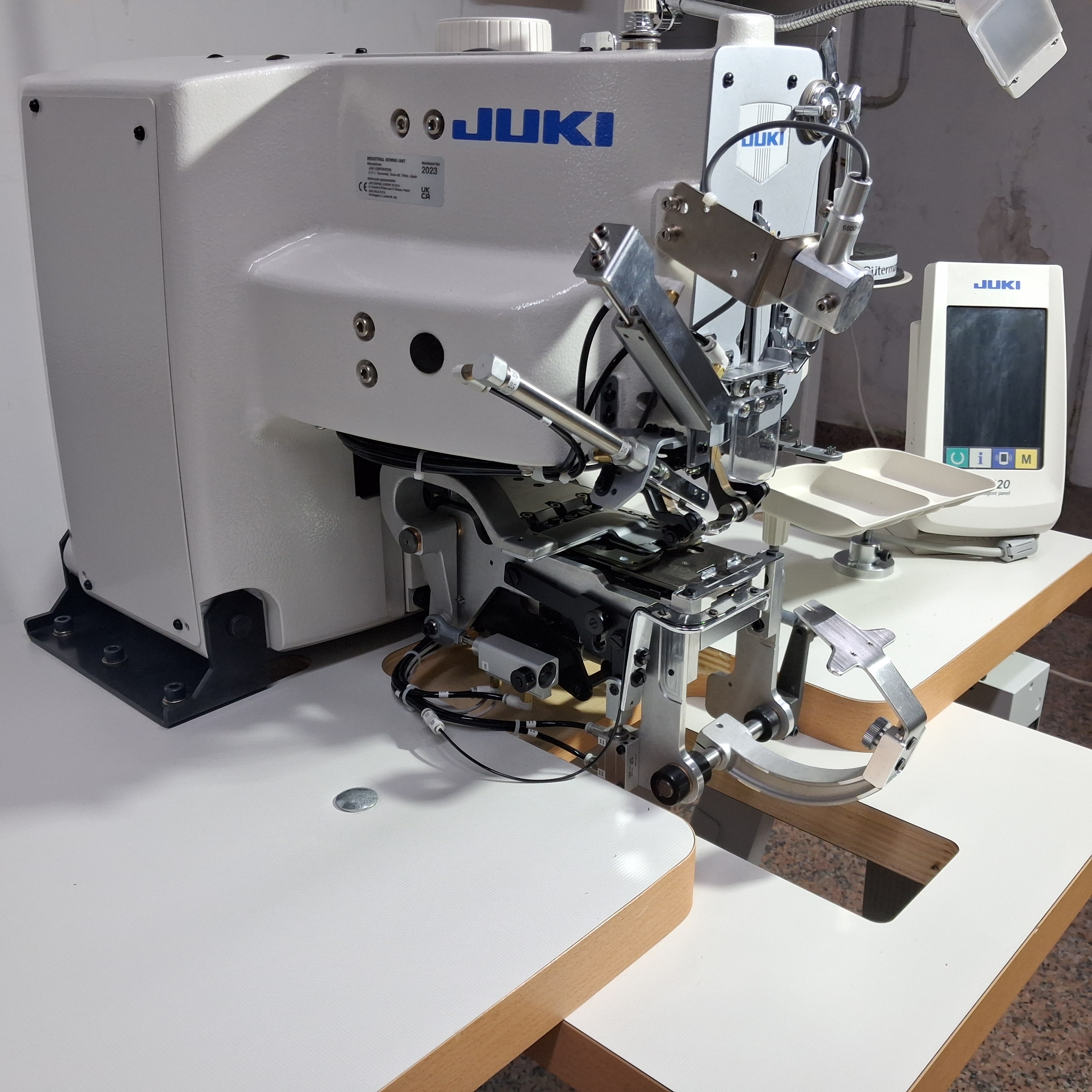 Vendo attaccabottoni juki AMB 289 in vendita - foto 2