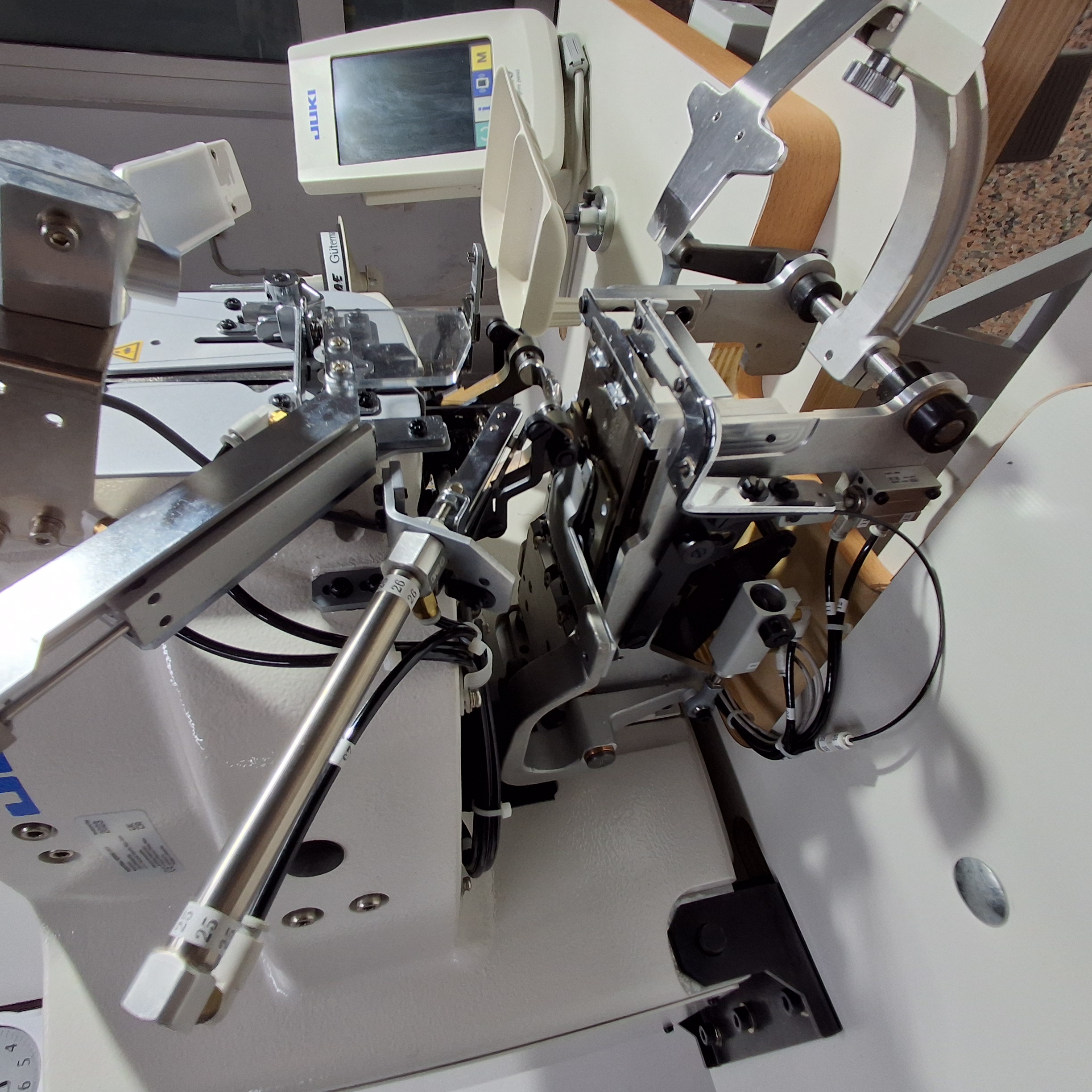 Vendo attaccabottoni juki AMB 289 in vendita - foto 5