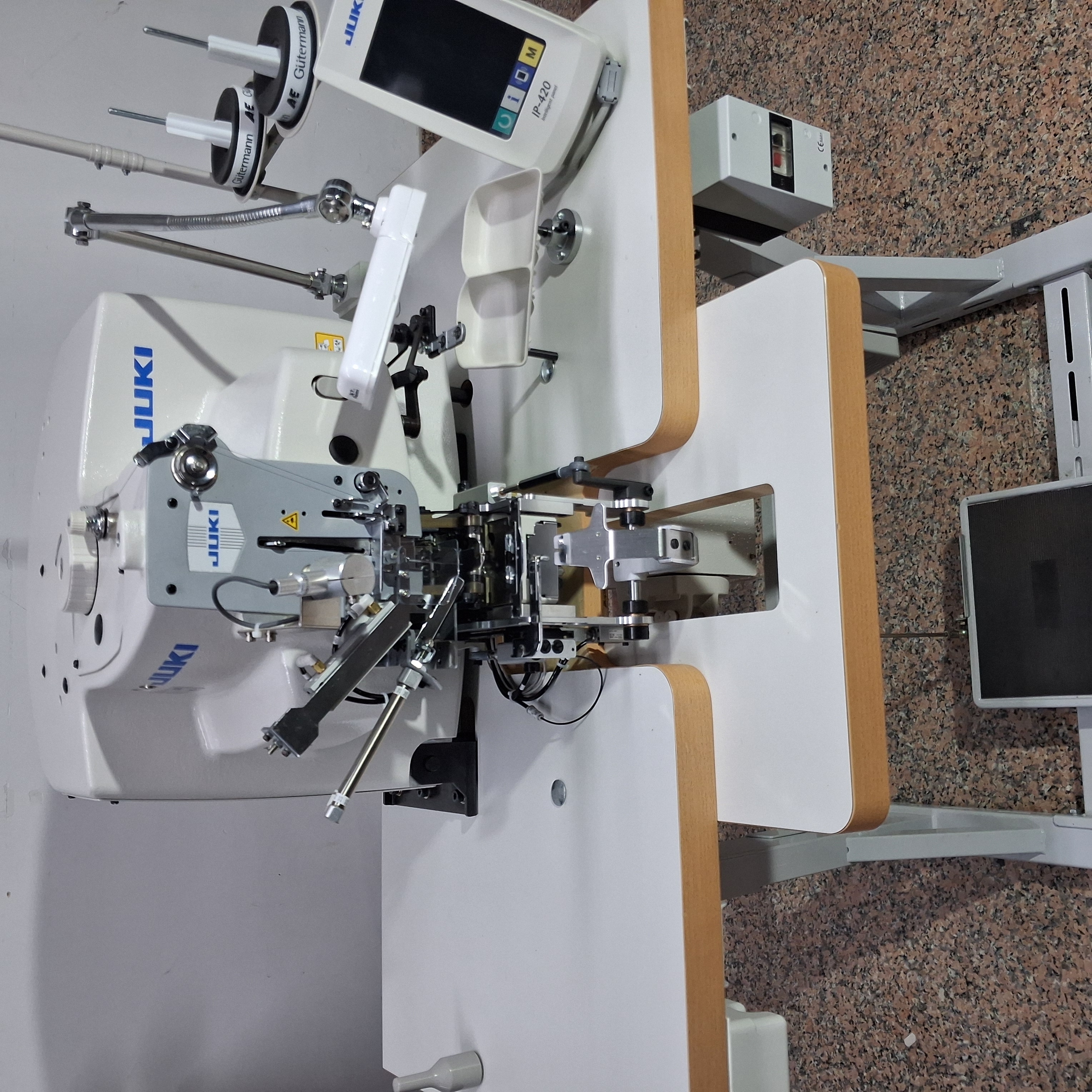 Vendo attaccabottoni juki AMB 289 in vendita - foto 7