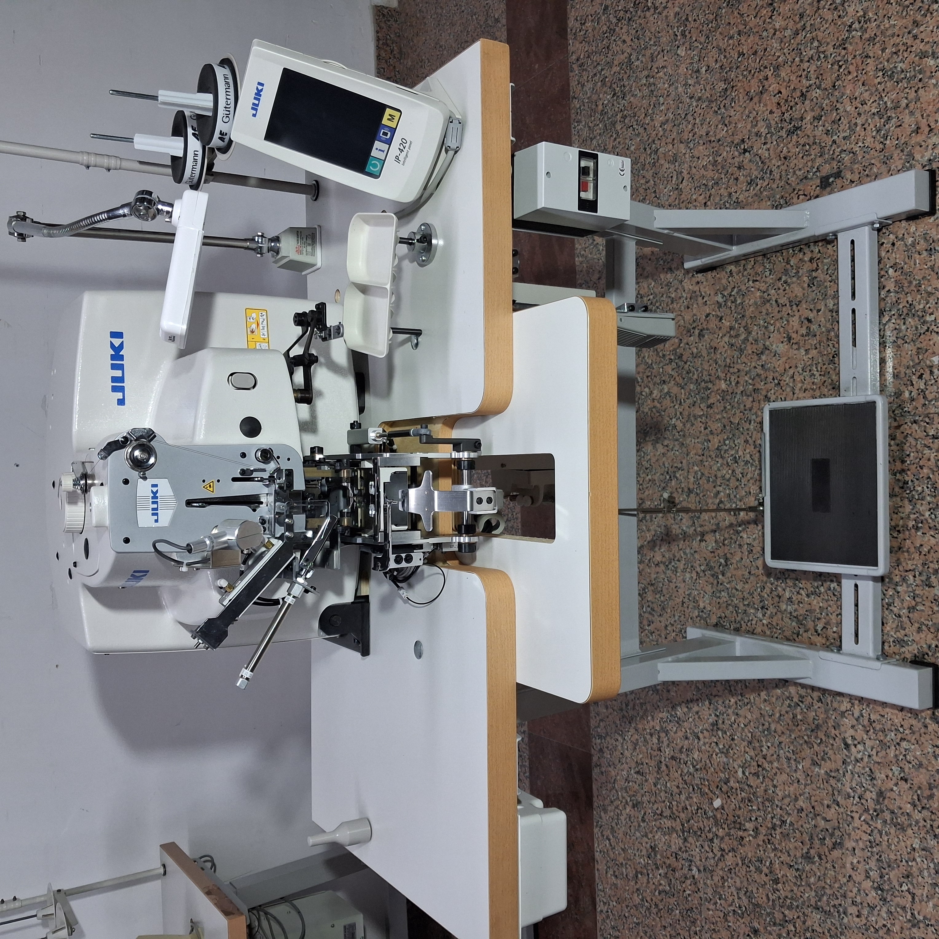 Vendo attaccabottoni juki AMB 289 in vendita - foto 1