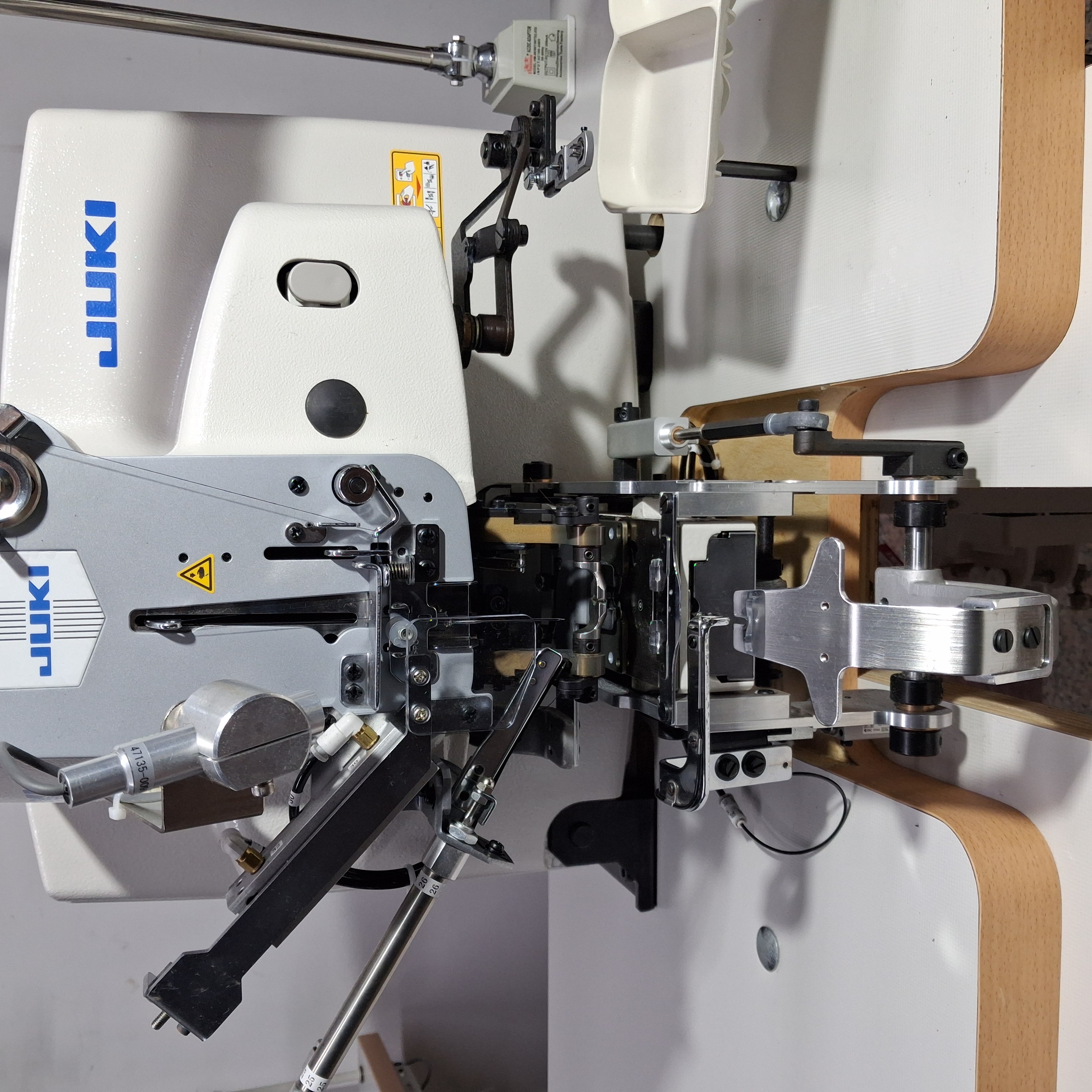 Vendo attaccabottoni juki AMB 289 in vendita - foto 4