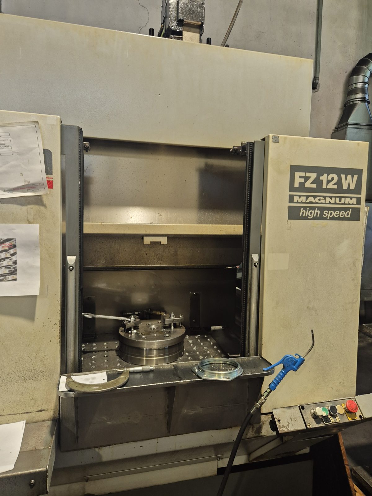 Chiron FZ 12 W · 2009 - Centro di lavoro CNC usato in vendita - foto 4