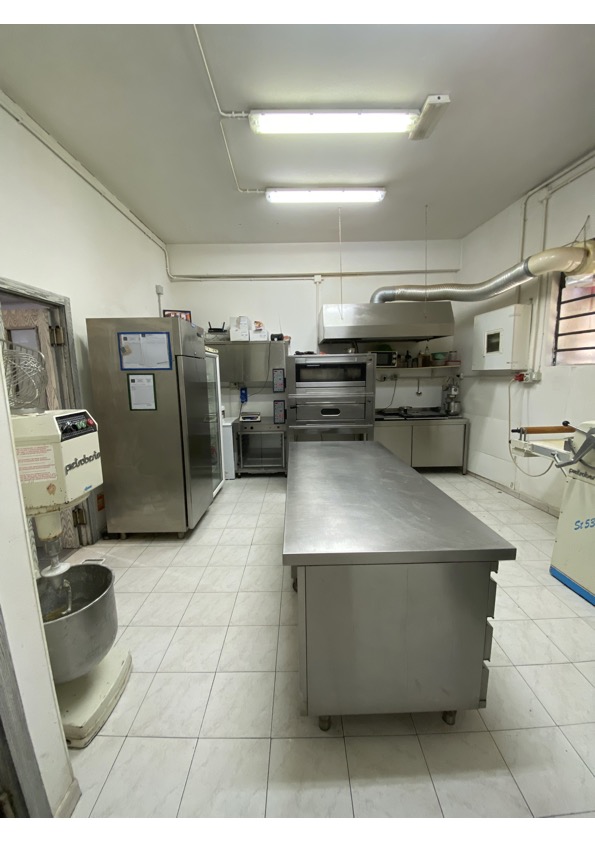 Attrezzatura e arredamento completo per Bar Pasticceria in vendita - foto 1