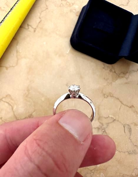 SOLITARIO IN ORO B.18K CON DIAMANTE CT. 0,60 "D" COLOR in vendita - foto 3