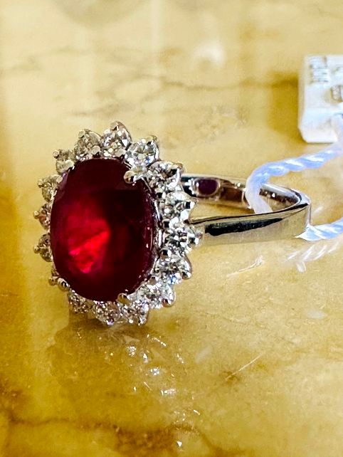ANELLO IN ORO BIANCO 18k RUBINO E DIAMANTI TOT. CT 4.72 in vendita - foto 7