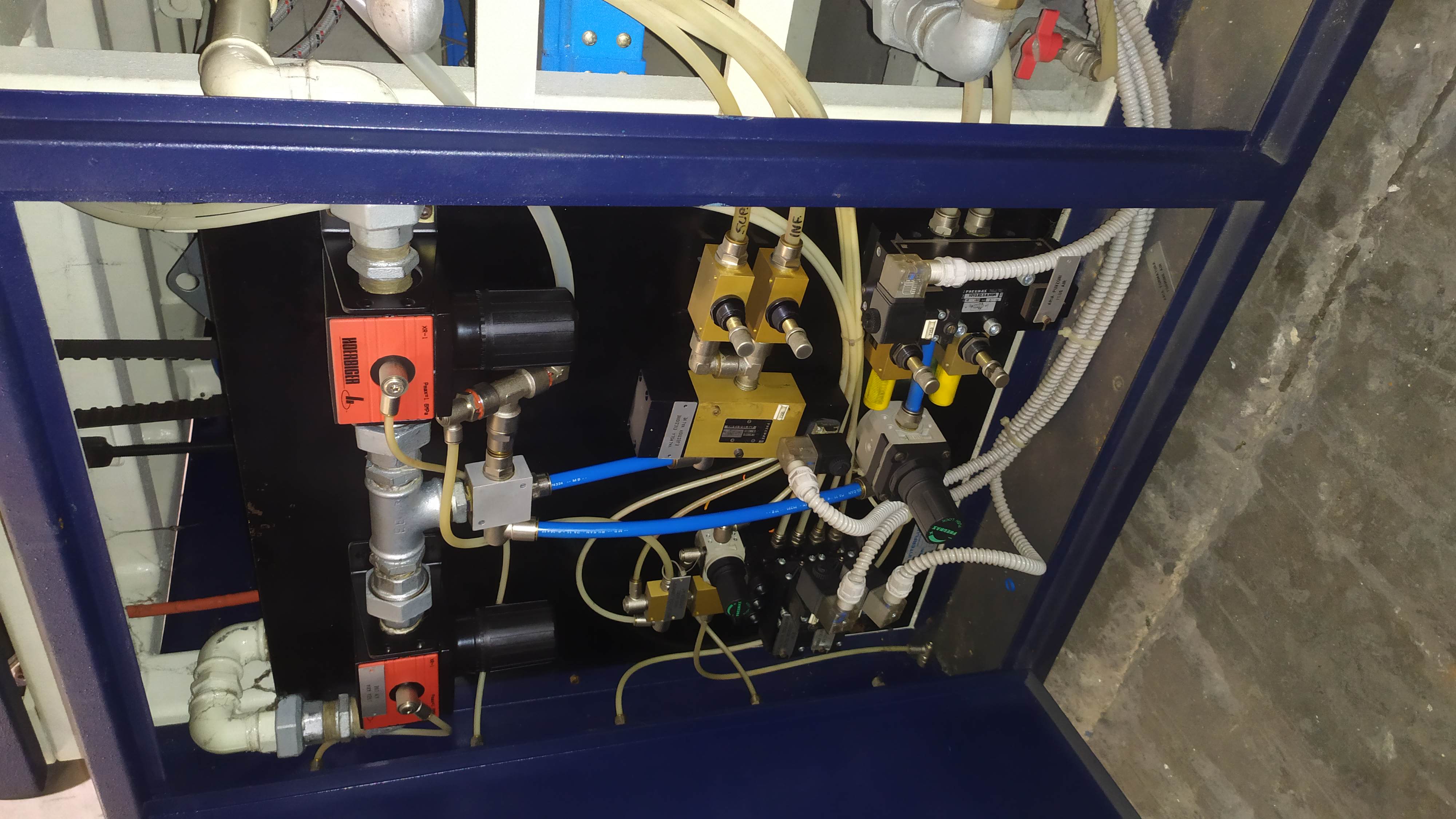 Termoformatrice bobina Pneumatica Forma/Trancia 600x280 in vendita - foto 3