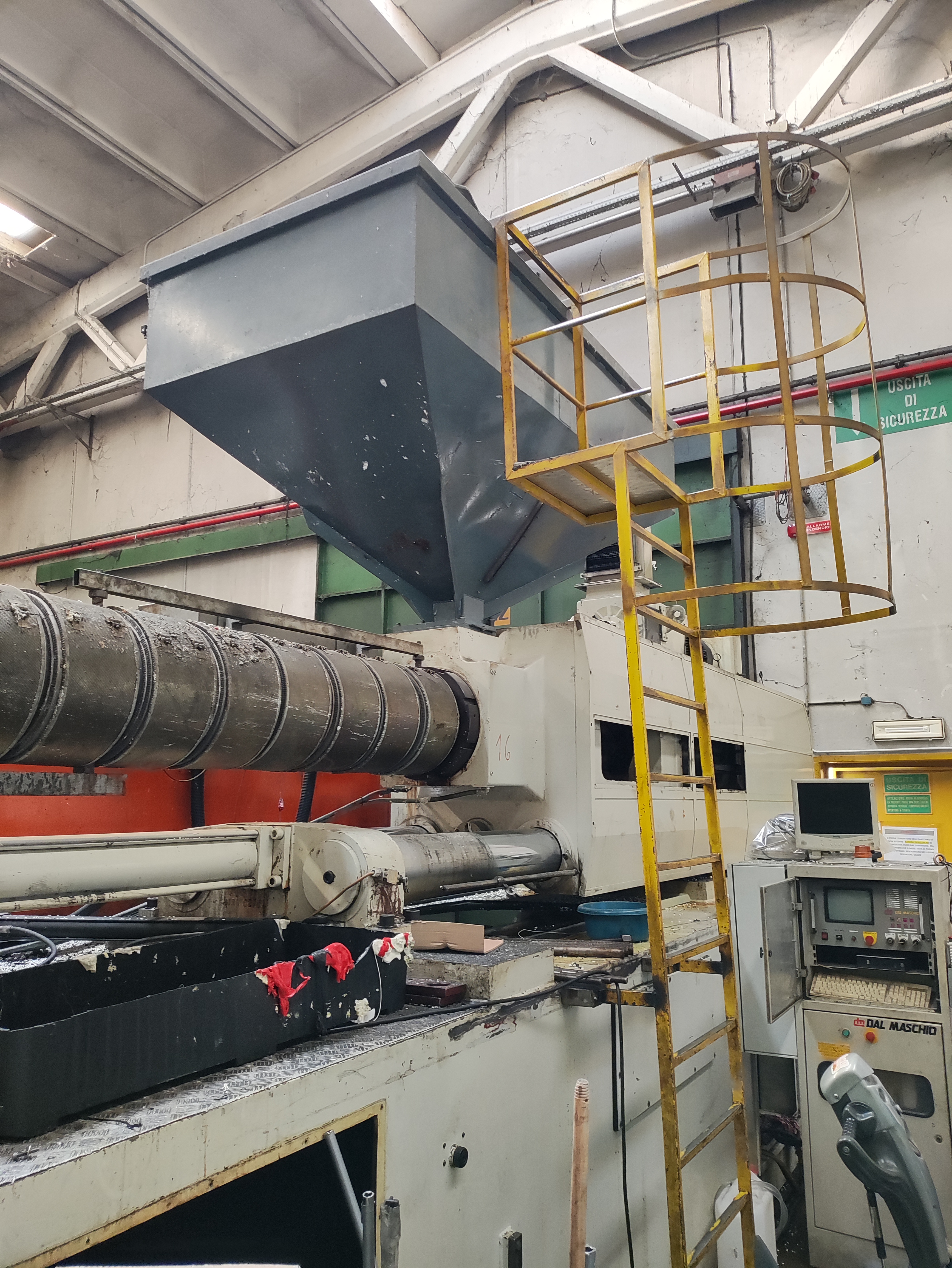 Plastic injection press MIR 2.350Ton + ROBOT  in vendita - foto 5