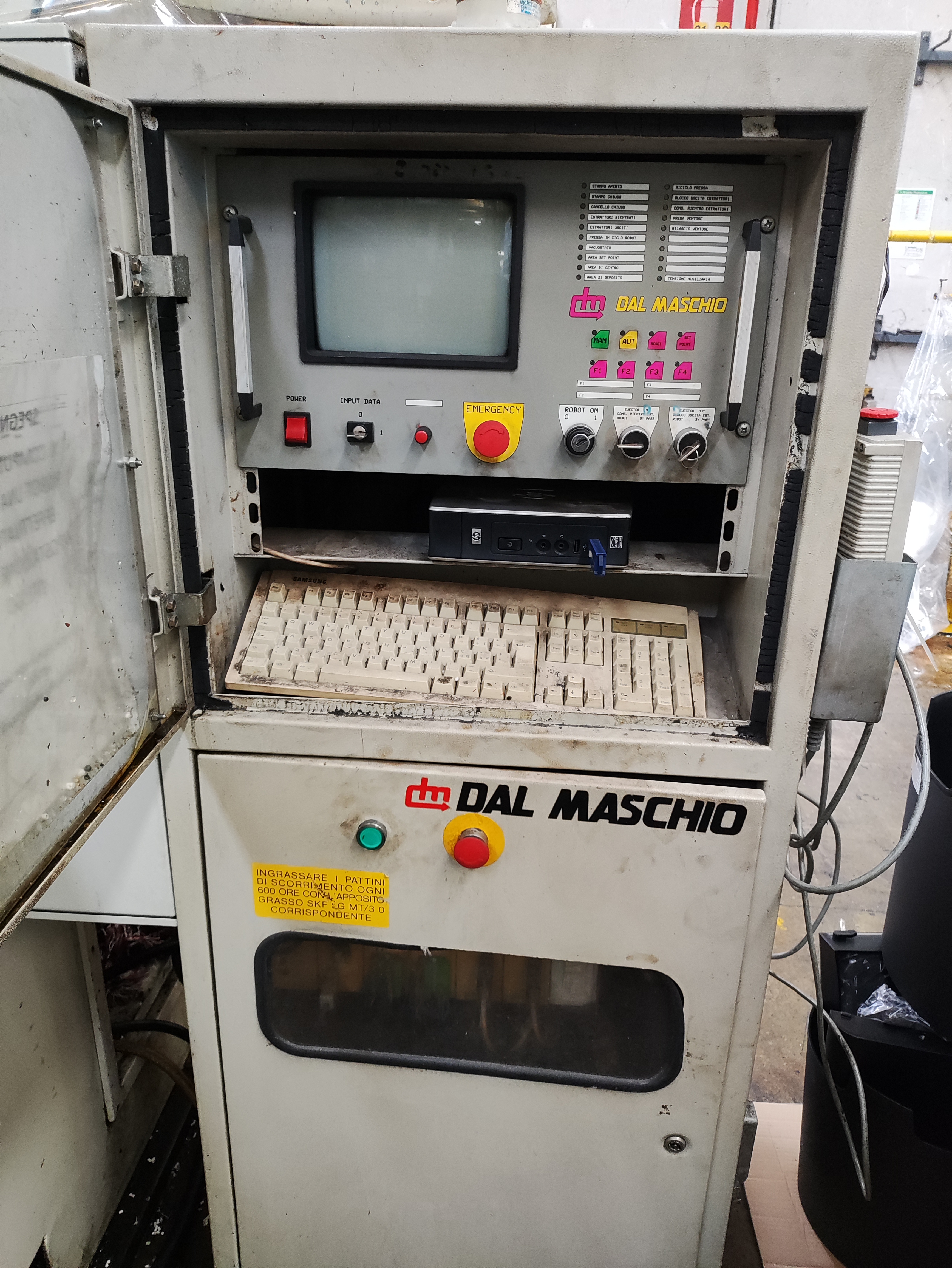 Plastic injection press MIR 2.350Ton + ROBOT  in vendita - foto 4