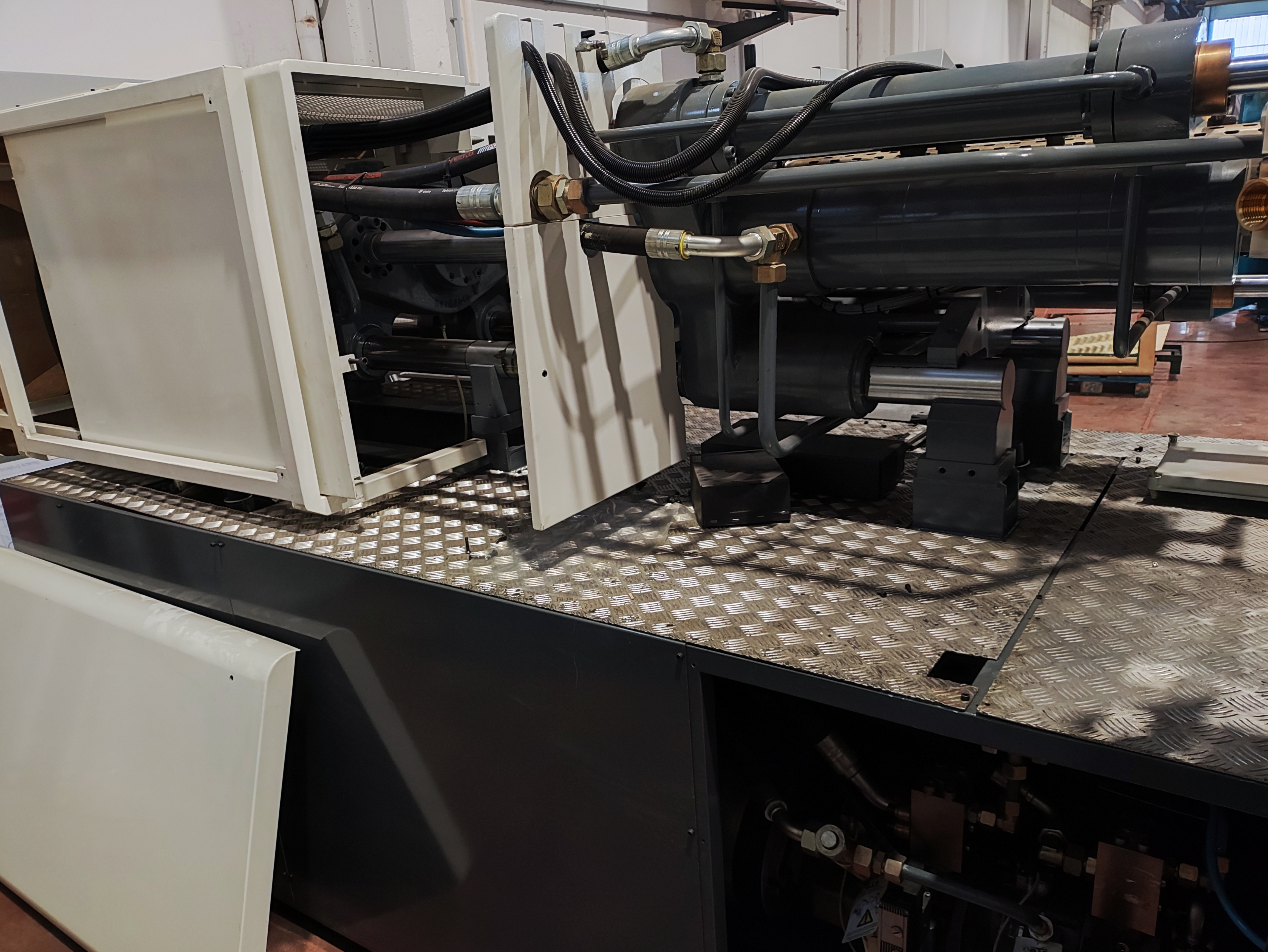 Pressa Iniezione Plastica 330Ton DA IMMATRICOLARE! in vendita - foto 4