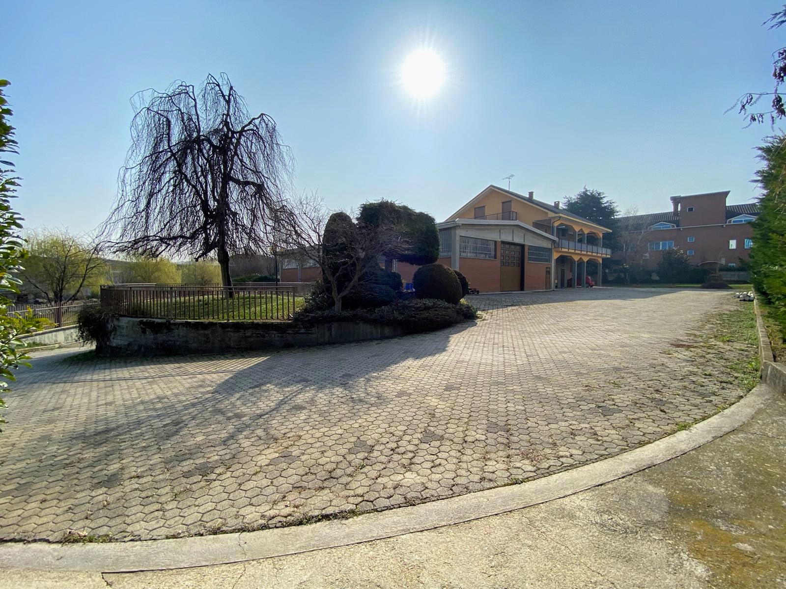 Capannone Industriale + Villa Tri-famigliare in vendita - foto 5