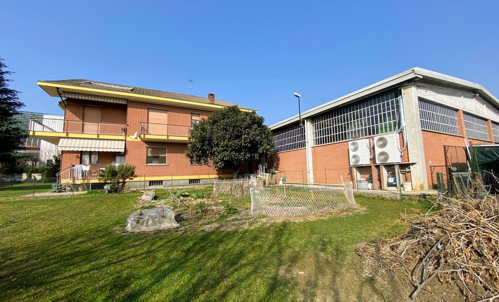 Capannone Artigianale + Villa Tri-famigliare  RIVOLI in vendita - foto 1