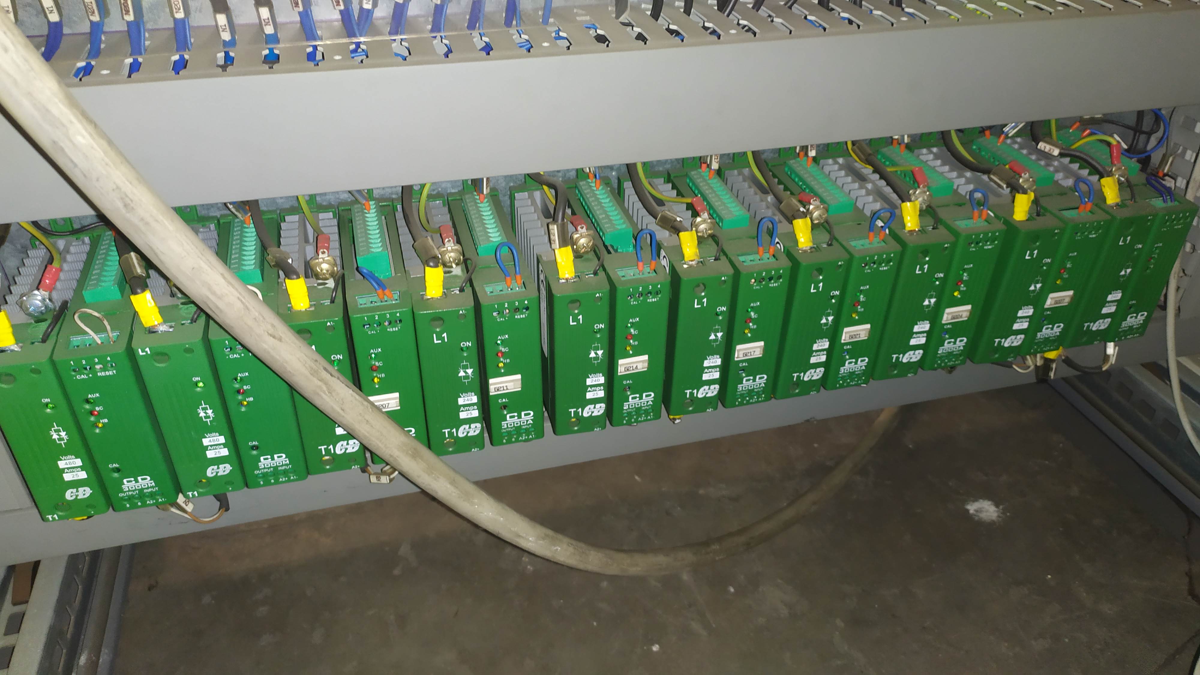 Termoformatrice bobina Pneumatica Forma/Trancia 600x280 in vendita - foto 4