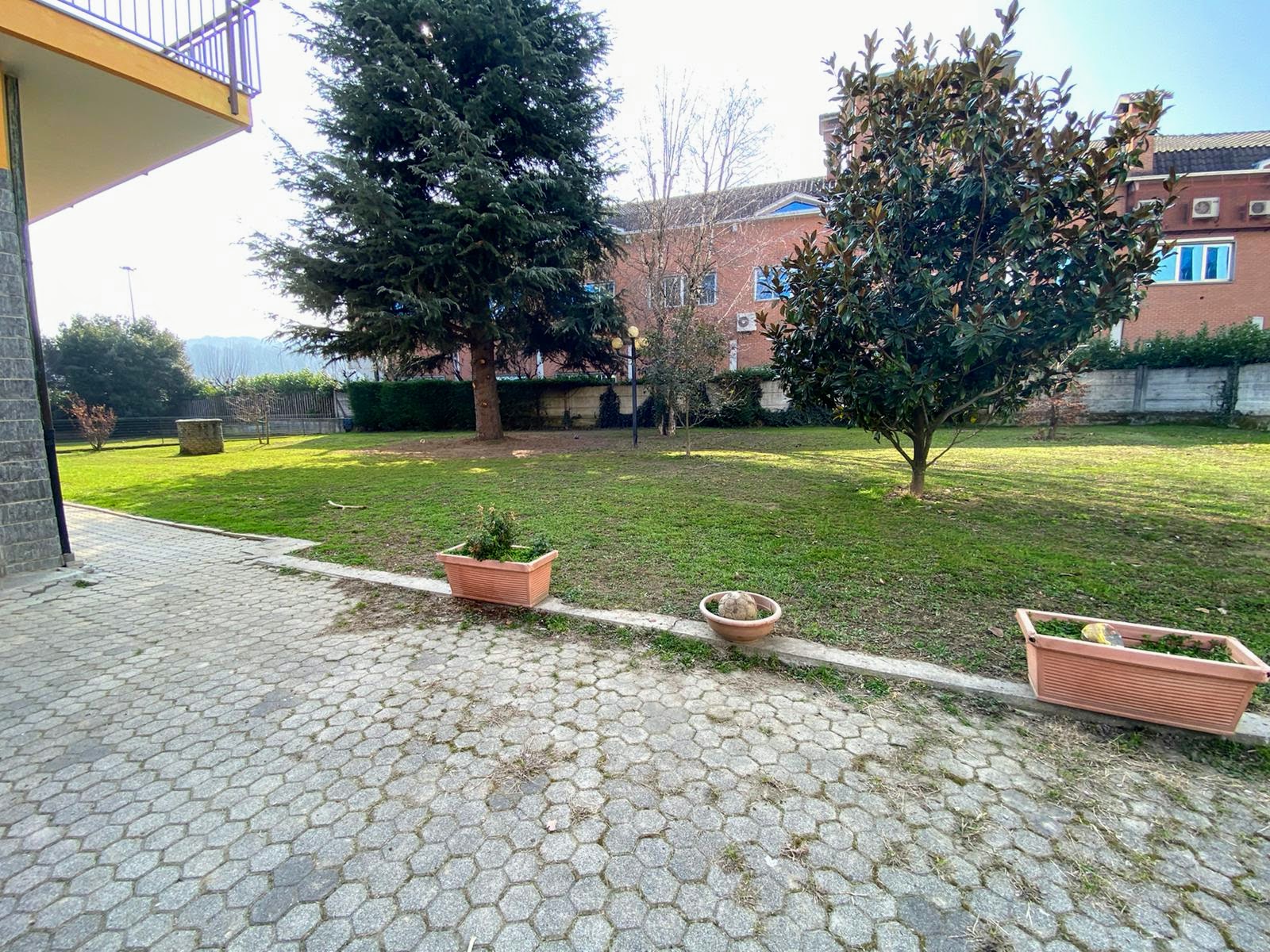 Capannone Industriale + Villa Tri-famigliare in vendita - foto 3